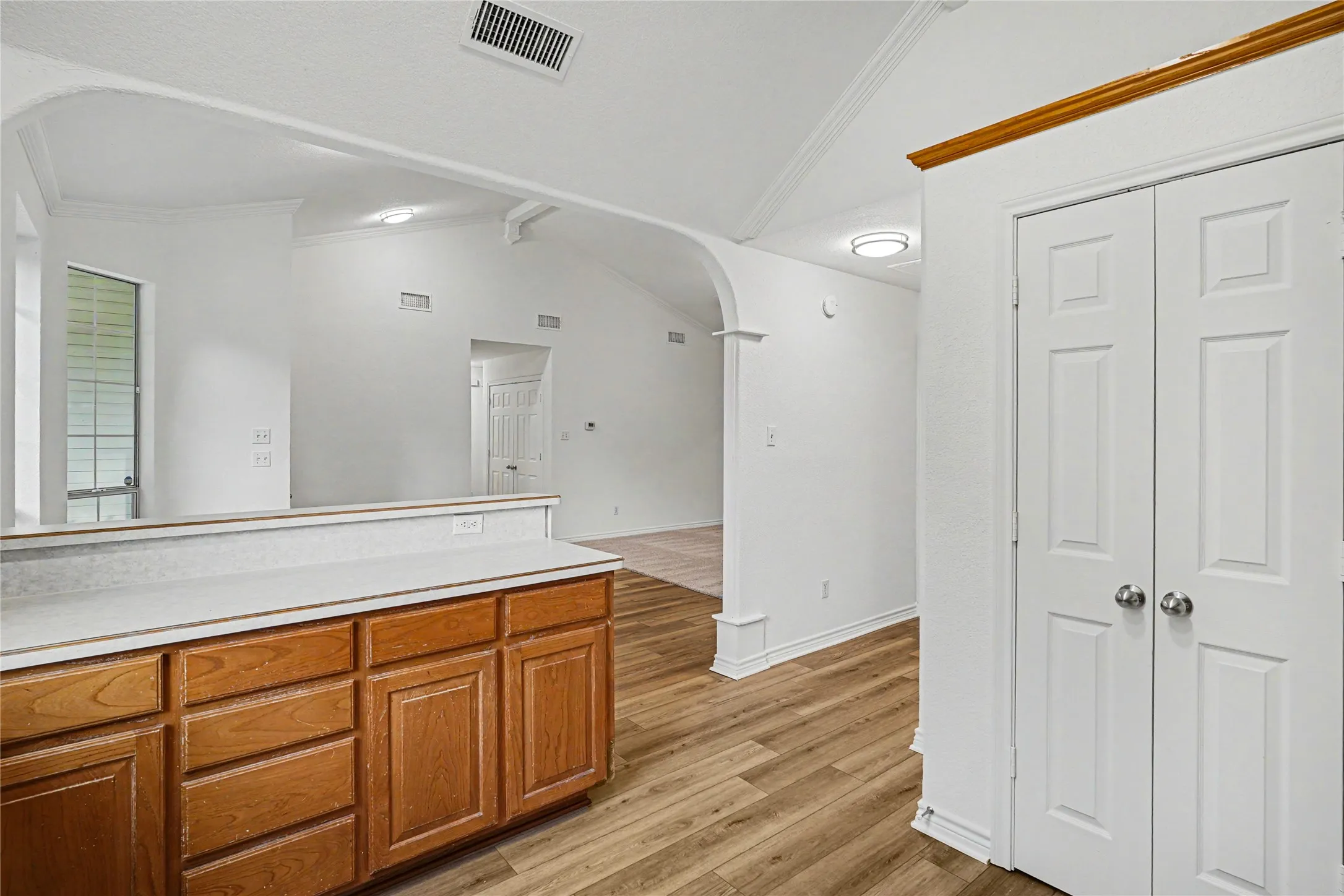 Single Family Residence For Sale in Hood County , 1504 Clover Lane, Granbury, Texas 76048, 3 Bedroom, 2 Bathroom, 2 Garage spaces, 1,586 Sqft, built in 1998, mls#21270475, Real Estate Agent in Granbury, Homes For Sale in Hood county, Homes For Sale in Granbury, Realtor in Granbury Texas, Real Estate Brokerage Independent Realty Texas, Luminita Cordes Realtor