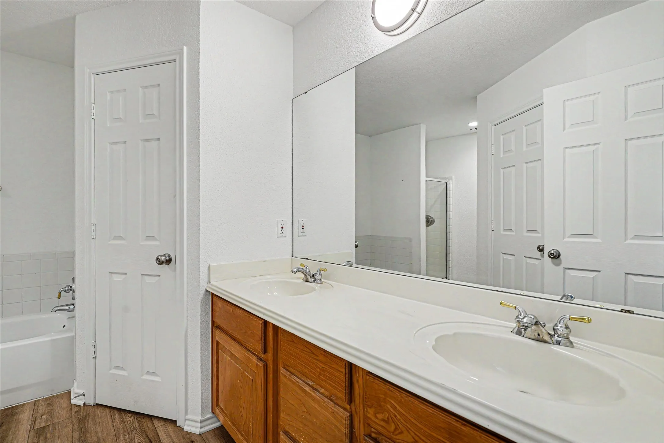 Single Family Residence For Sale in Hood County , 1504 Clover Lane, Granbury, Texas 76048, 3 Bedroom, 2 Bathroom, 2 Garage spaces, 1,586 Sqft, built in 1998, mls#21270475, Real Estate Agent in Granbury, Homes For Sale in Hood county, Homes For Sale in Granbury, Realtor in Granbury Texas, Real Estate Brokerage Independent Realty Texas, Luminita Cordes Realtor