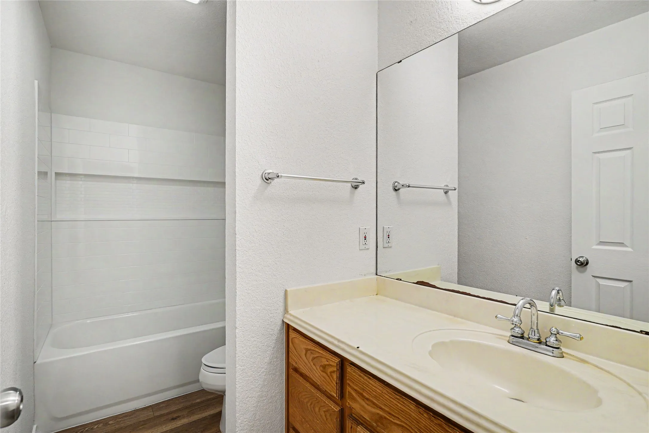 Single Family Residence For Sale in Hood County , 1504 Clover Lane, Granbury, Texas 76048, 3 Bedroom, 2 Bathroom, 2 Garage spaces, 1,586 Sqft, built in 1998, mls#21270475, Real Estate Agent in Granbury, Homes For Sale in Hood county, Homes For Sale in Granbury, Realtor in Granbury Texas, Real Estate Brokerage Independent Realty Texas, Luminita Cordes Realtor