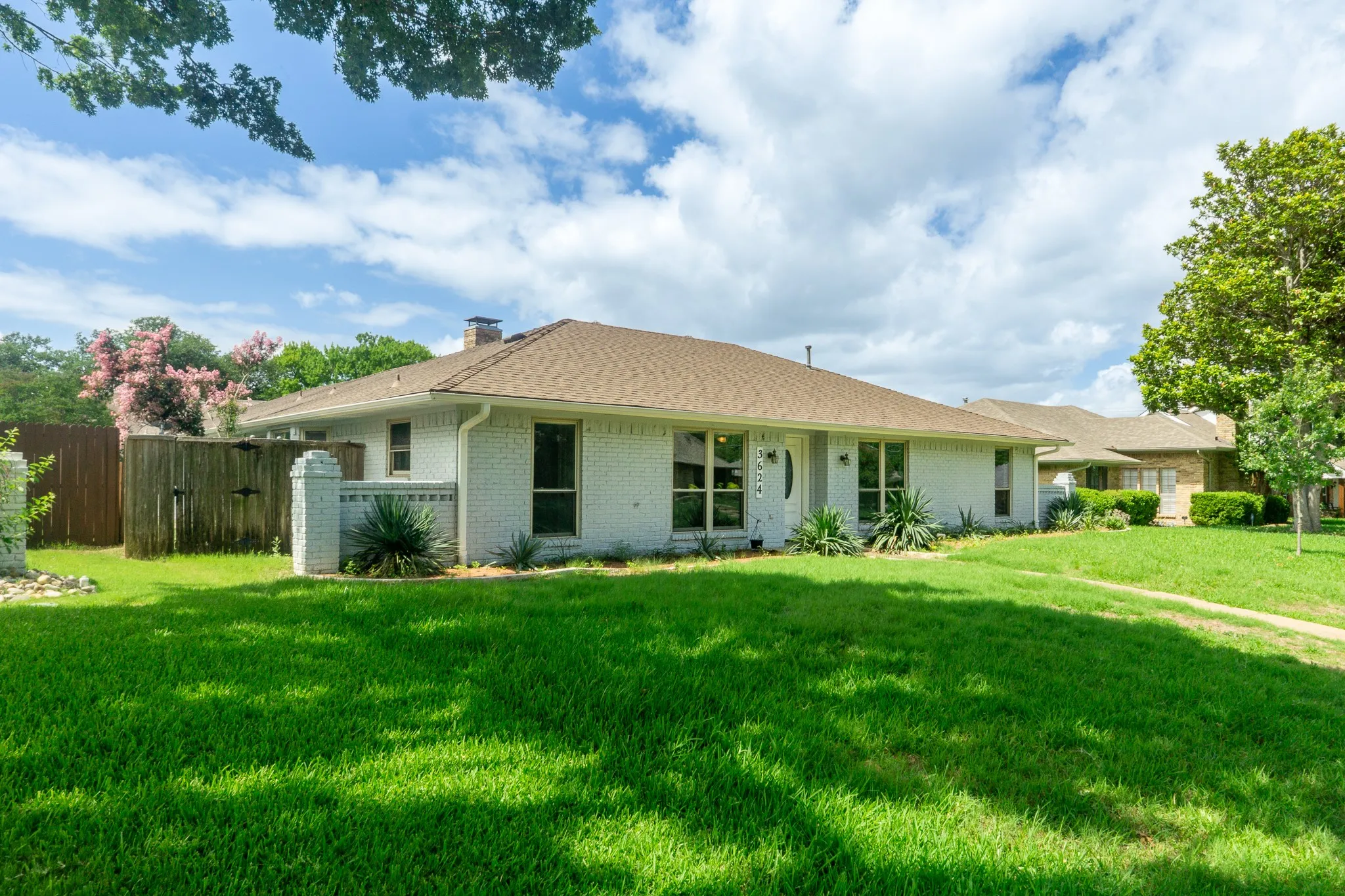 Single Family Residence For Sale in Collin County , 3624 Big Horn Trail, Plano, Texas 75075, 3 Bedroom, 3 Bathroom, 2 Garage spaces, 2,227 Sqft, built in 1978, mls#21270045, Real Estate Agent in Plano, Homes For Sale in Collin county, Homes For Sale in Plano, Realtor in Plano Texas, Real Estate Brokerage Independent Realty Texas, Luminita Cordes Realtor