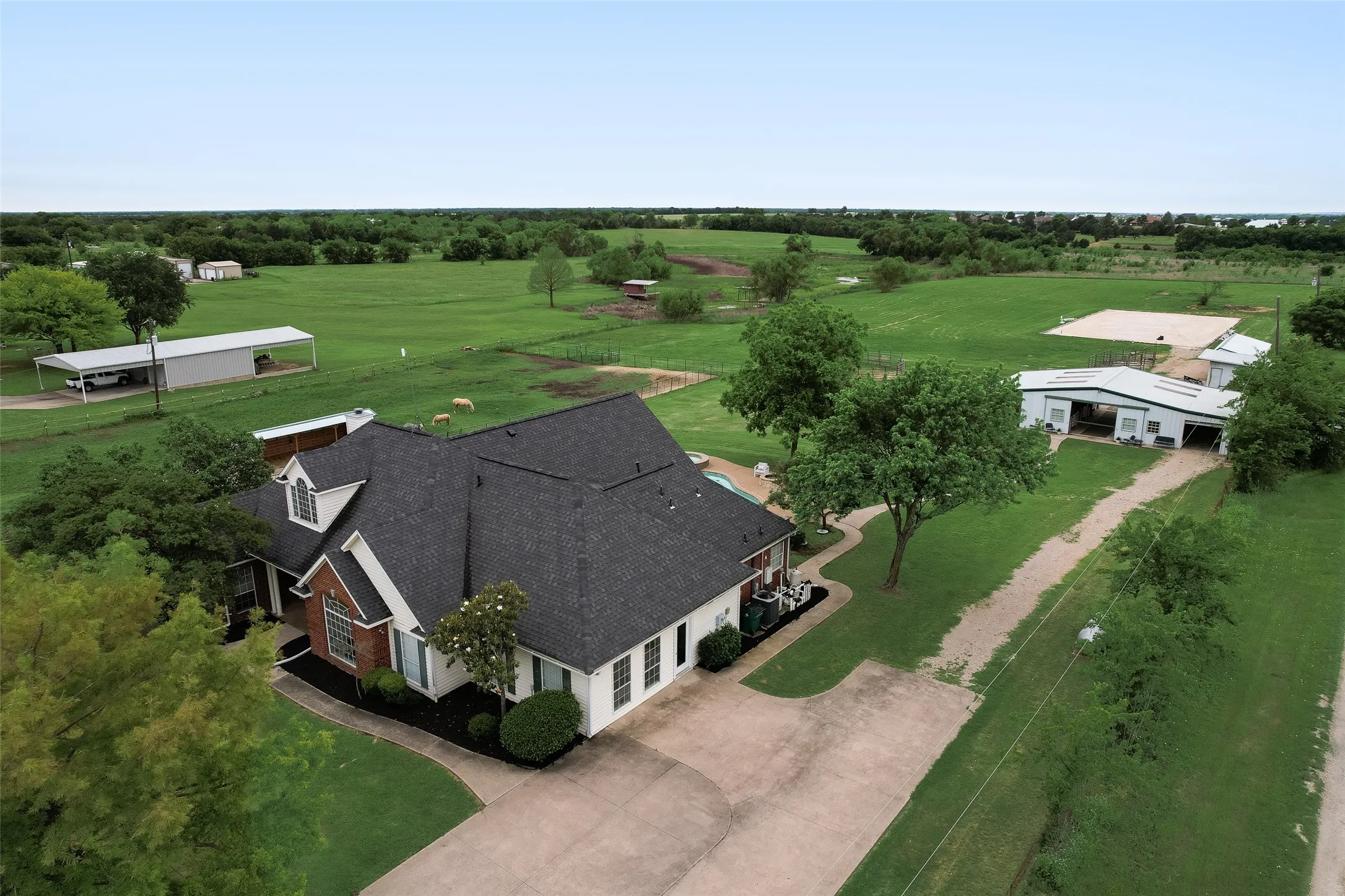 Single Family Residence For Sale in Kaufman County , 2169 County Road 4106, Kaufman, Texas 75142, 3 Bedroom, 2 Bathroom, Garage spaces, 3,010 Sqft, built in 1997, mls#21266666, Real Estate Agent in Kaufman, Homes For Sale in Kaufman county, Homes For Sale in Kaufman, Realtor in Kaufman Texas, Real Estate Brokerage Independent Realty Texas, Luminita Cordes Realtor