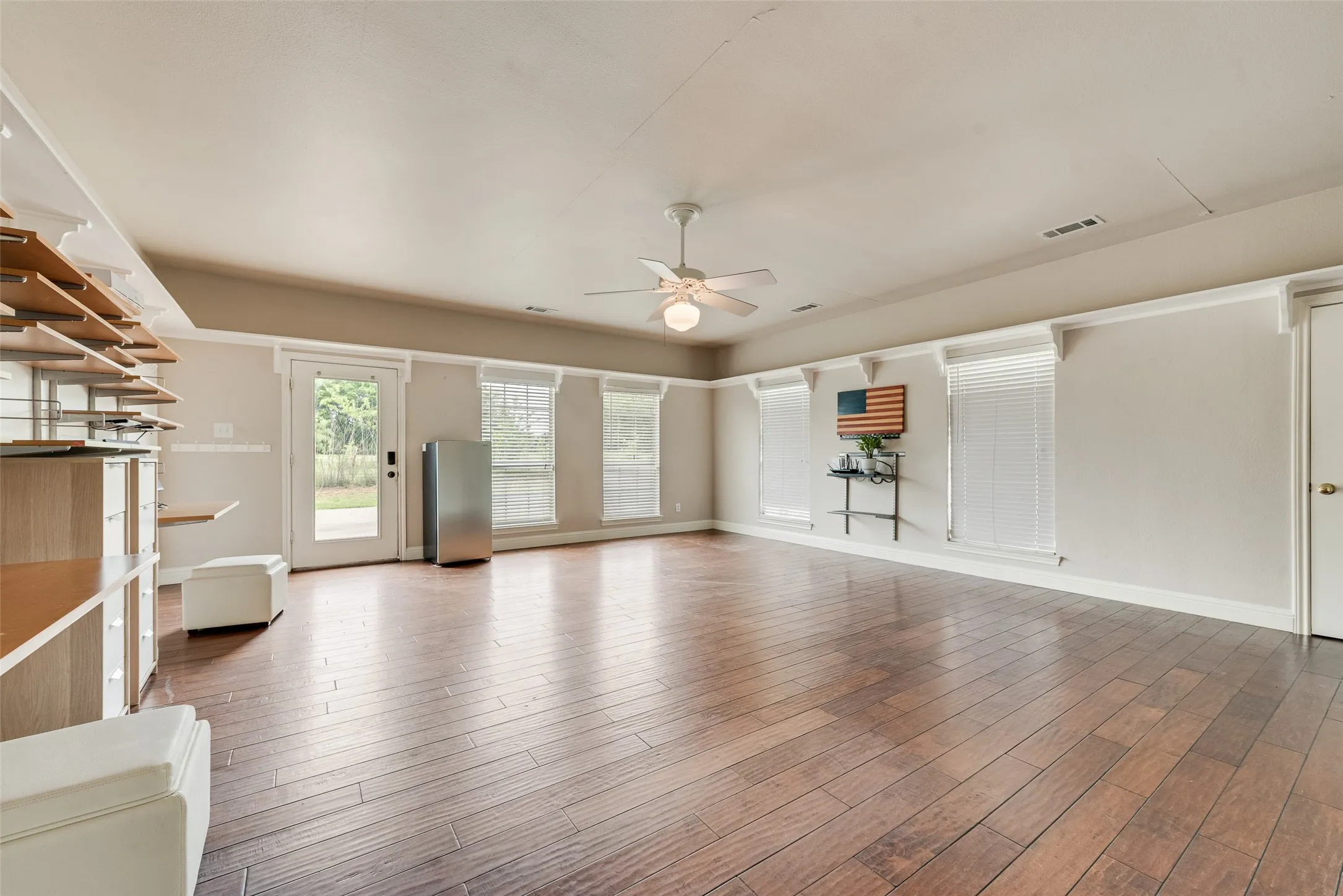 Single Family Residence For Sale in Kaufman County , 2169 County Road 4106, Kaufman, Texas 75142, 3 Bedroom, 2 Bathroom, Garage spaces, 3,010 Sqft, built in 1997, mls#21266666, Real Estate Agent in Kaufman, Homes For Sale in Kaufman county, Homes For Sale in Kaufman, Realtor in Kaufman Texas, Real Estate Brokerage Independent Realty Texas, Luminita Cordes Realtor