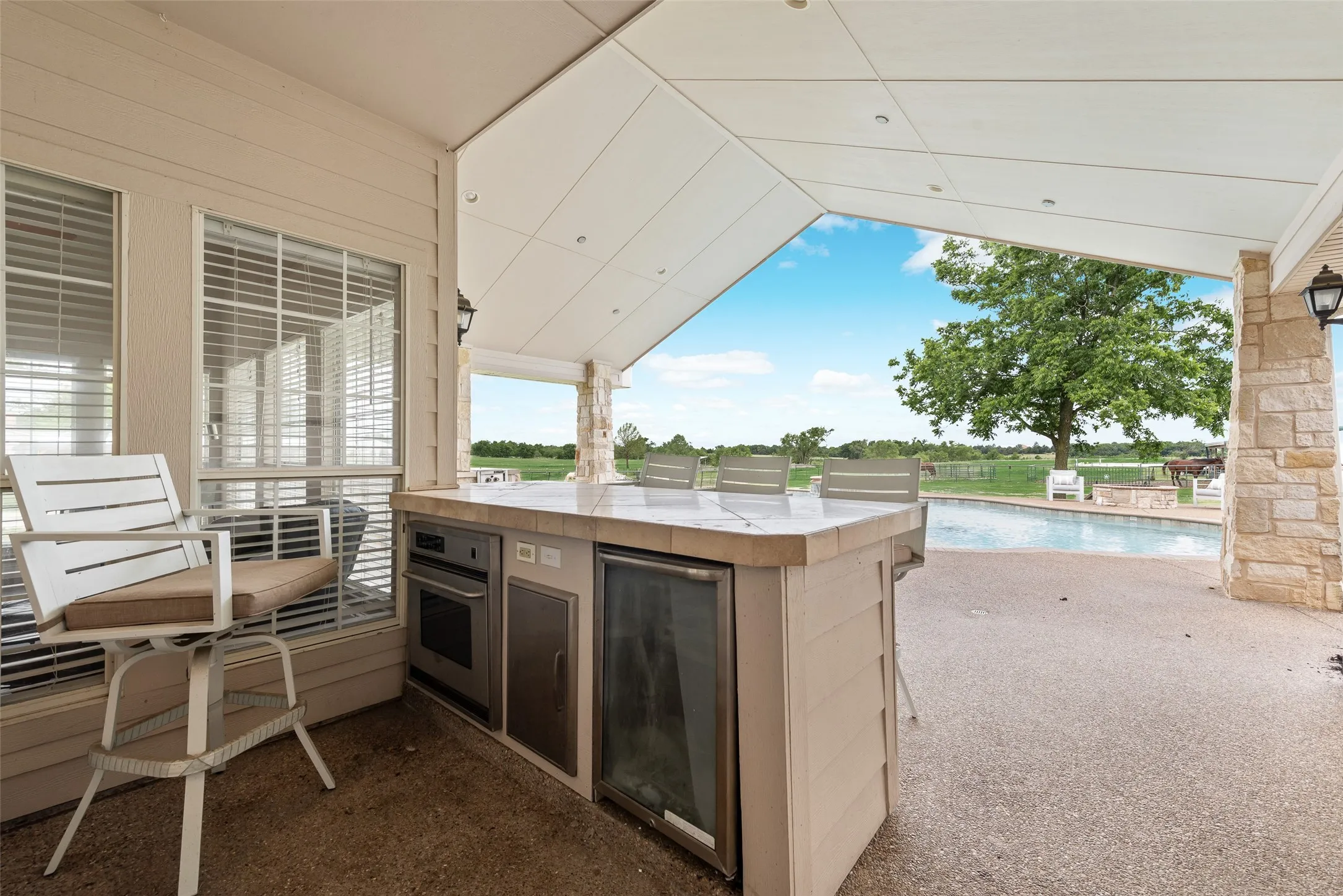 Single Family Residence For Sale in Kaufman County , 2169 County Road 4106, Kaufman, Texas 75142, 3 Bedroom, 2 Bathroom, Garage spaces, 3,010 Sqft, built in 1997, mls#21266666, Real Estate Agent in Kaufman, Homes For Sale in Kaufman county, Homes For Sale in Kaufman, Realtor in Kaufman Texas, Real Estate Brokerage Independent Realty Texas, Luminita Cordes Realtor