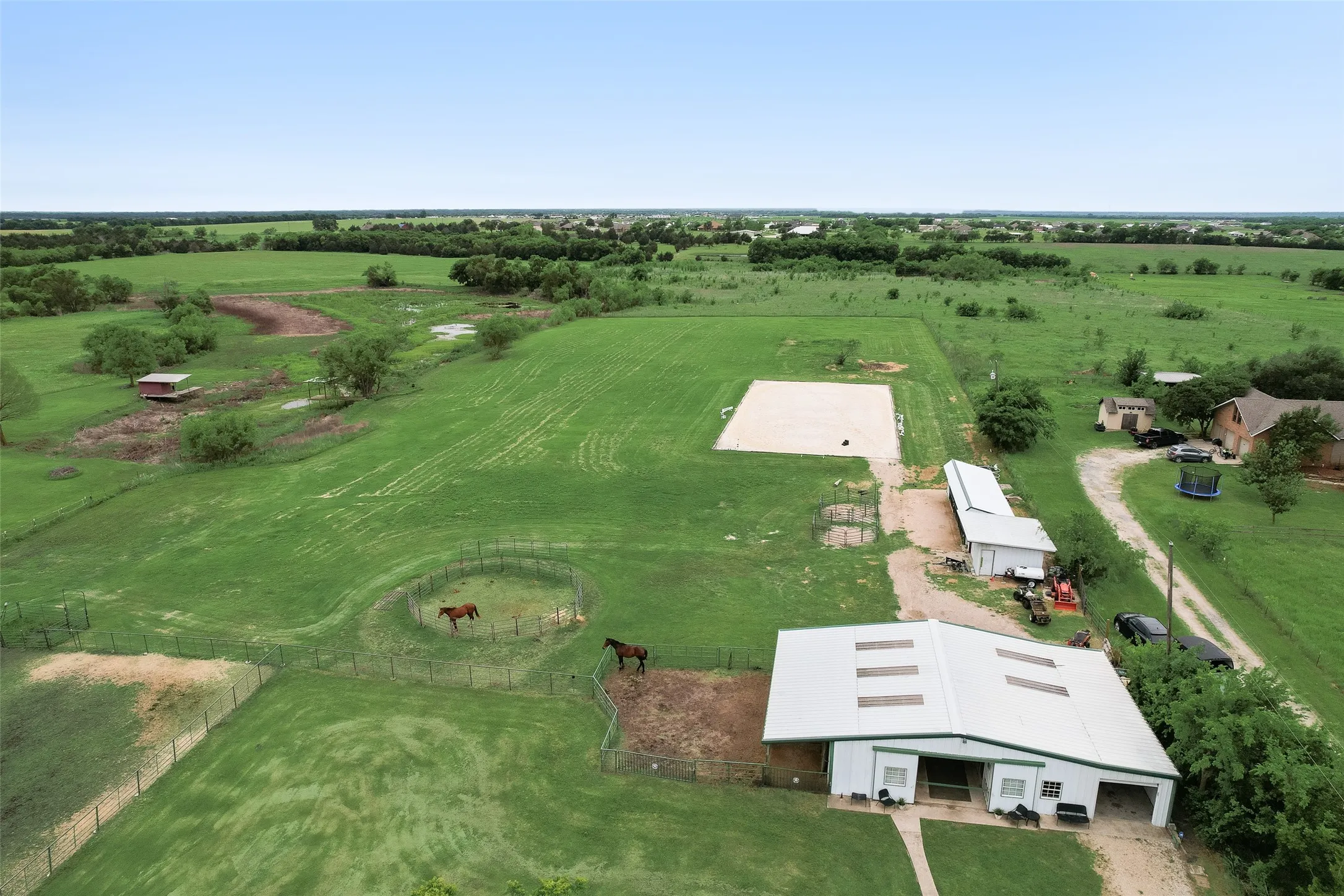 Single Family Residence For Sale in Kaufman County , 2169 County Road 4106, Kaufman, Texas 75142, 3 Bedroom, 2 Bathroom, Garage spaces, 3,010 Sqft, built in 1997, mls#21266666, Real Estate Agent in Kaufman, Homes For Sale in Kaufman county, Homes For Sale in Kaufman, Realtor in Kaufman Texas, Real Estate Brokerage Independent Realty Texas, Luminita Cordes Realtor