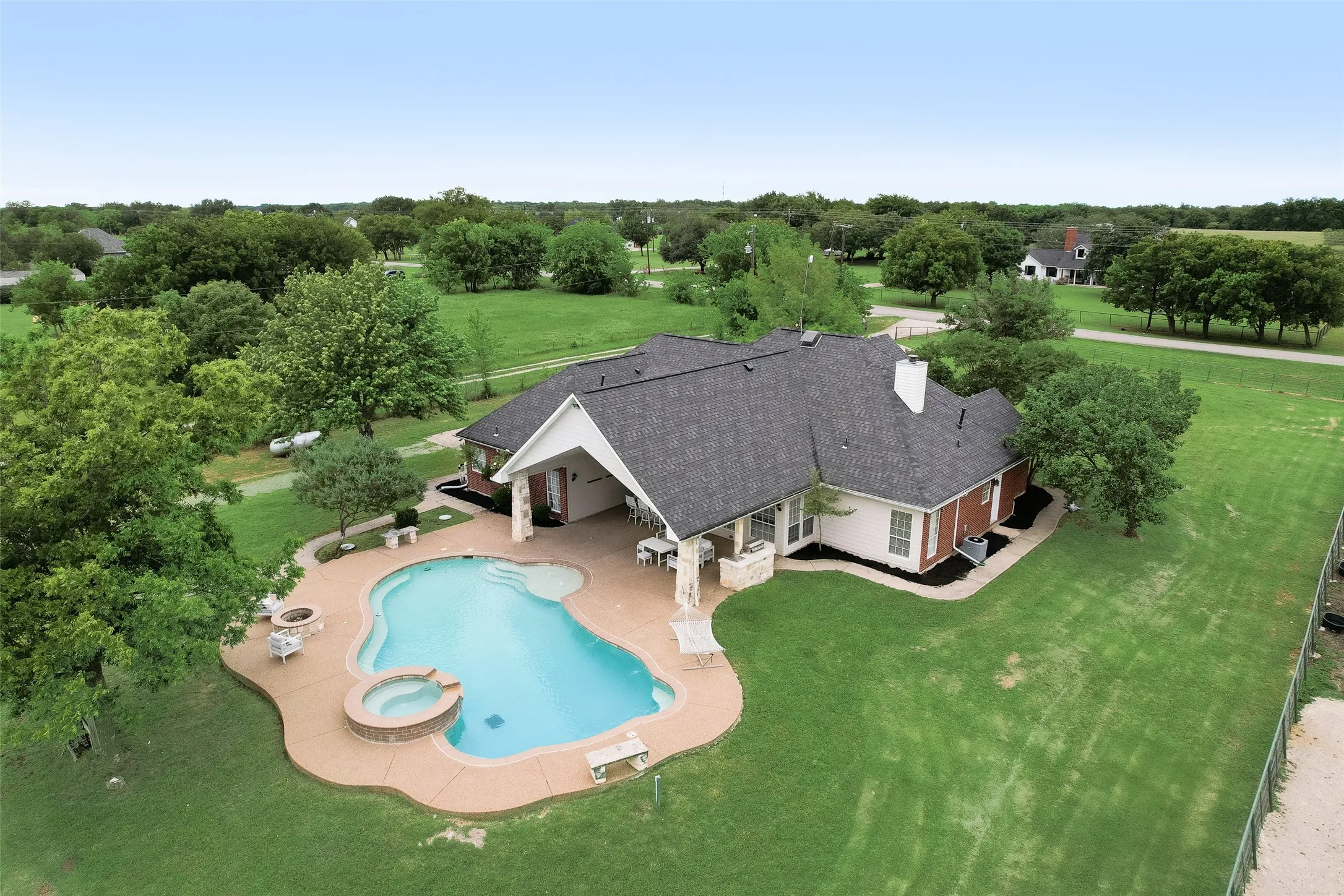 Single Family Residence For Sale in Kaufman County , 2169 County Road 4106, Kaufman, Texas 75142, 3 Bedroom, 2 Bathroom, Garage spaces, 3,010 Sqft, built in 1997, mls#21266666, Real Estate Agent in Kaufman, Homes For Sale in Kaufman county, Homes For Sale in Kaufman, Realtor in Kaufman Texas, Real Estate Brokerage Independent Realty Texas, Luminita Cordes Realtor