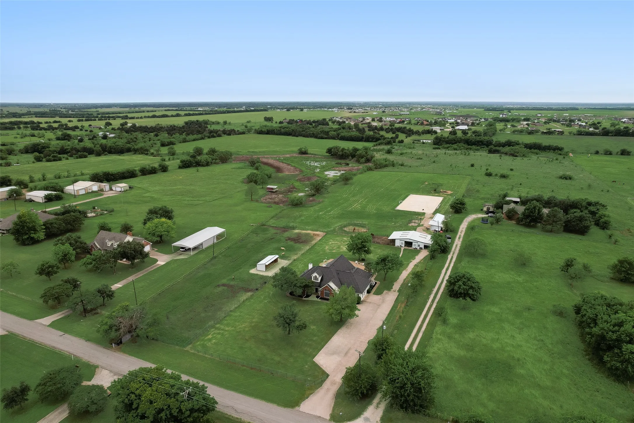 Single Family Residence For Sale in Kaufman County , 2169 County Road 4106, Kaufman, Texas 75142, 3 Bedroom, 2 Bathroom, Garage spaces, 3,010 Sqft, built in 1997, mls#21266666, Real Estate Agent in Kaufman, Homes For Sale in Kaufman county, Homes For Sale in Kaufman, Realtor in Kaufman Texas, Real Estate Brokerage Independent Realty Texas, Luminita Cordes Realtor