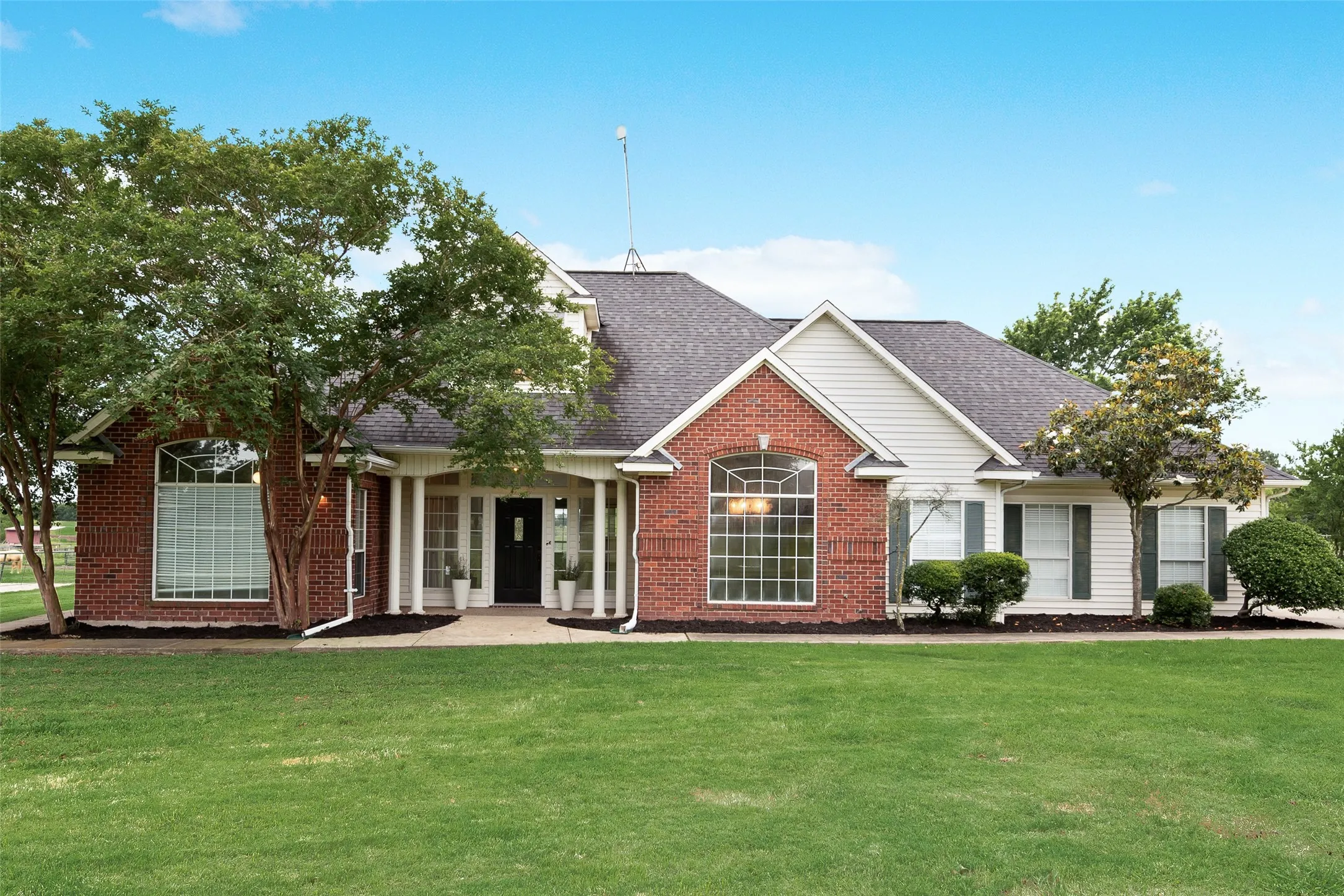 Single Family Residence For Sale in Kaufman County , 2169 County Road 4106, Kaufman, Texas 75142, 3 Bedroom, 2 Bathroom, Garage spaces, 3,010 Sqft, built in 1997, mls#21266666, Real Estate Agent in Kaufman, Homes For Sale in Kaufman county, Homes For Sale in Kaufman, Realtor in Kaufman Texas, Real Estate Brokerage Independent Realty Texas, Luminita Cordes Realtor