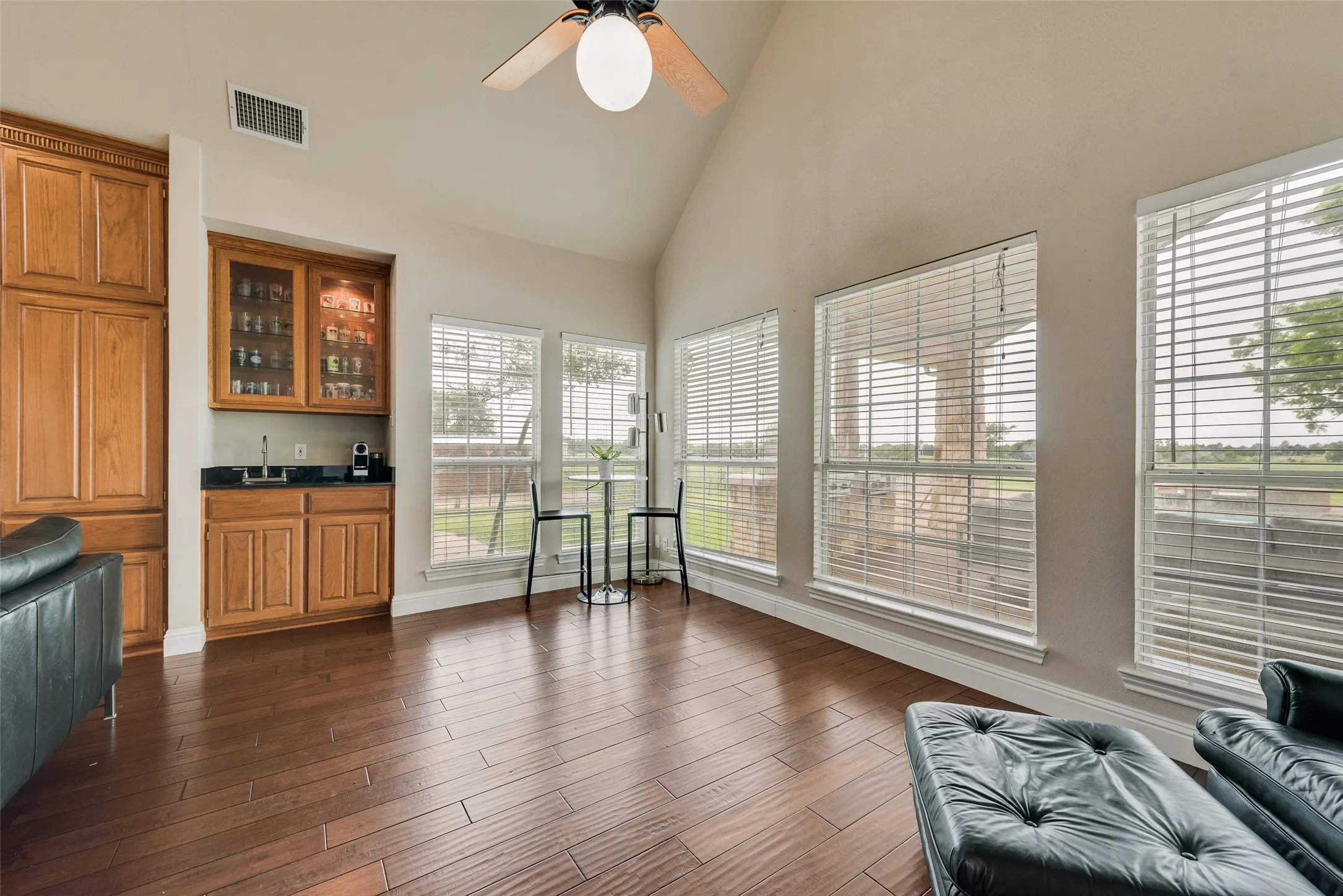 Single Family Residence For Sale in Kaufman County , 2169 County Road 4106, Kaufman, Texas 75142, 3 Bedroom, 2 Bathroom, Garage spaces, 3,010 Sqft, built in 1997, mls#21266666, Real Estate Agent in Kaufman, Homes For Sale in Kaufman county, Homes For Sale in Kaufman, Realtor in Kaufman Texas, Real Estate Brokerage Independent Realty Texas, Luminita Cordes Realtor