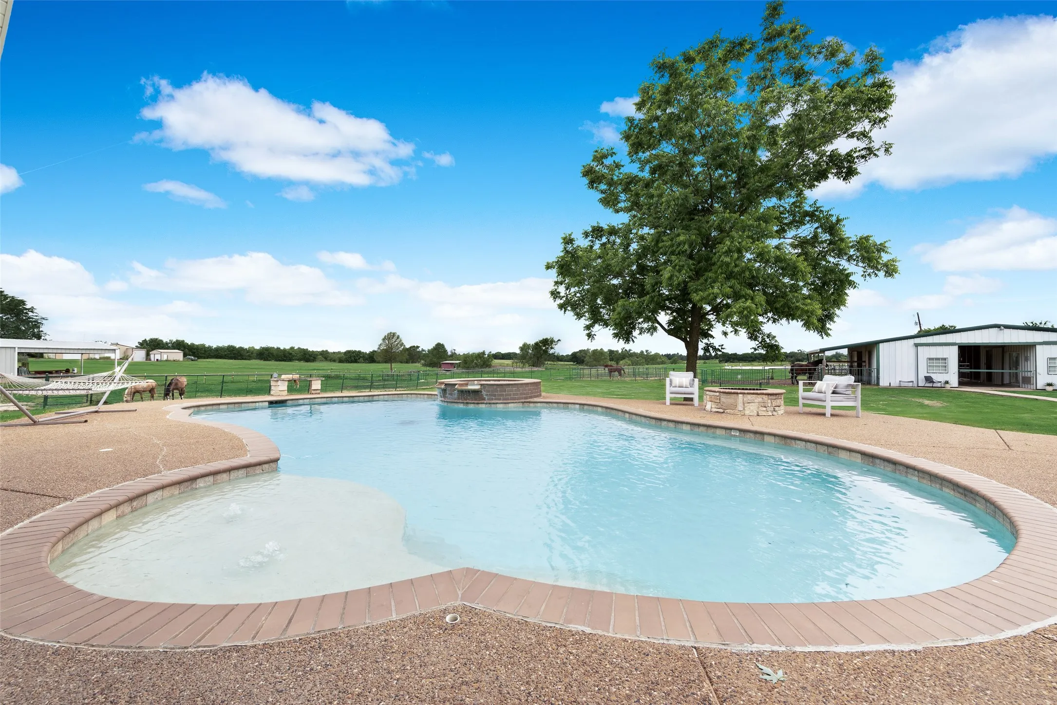 Single Family Residence For Sale in Kaufman County , 2169 County Road 4106, Kaufman, Texas 75142, 3 Bedroom, 2 Bathroom, Garage spaces, 3,010 Sqft, built in 1997, mls#21266666, Real Estate Agent in Kaufman, Homes For Sale in Kaufman county, Homes For Sale in Kaufman, Realtor in Kaufman Texas, Real Estate Brokerage Independent Realty Texas, Luminita Cordes Realtor