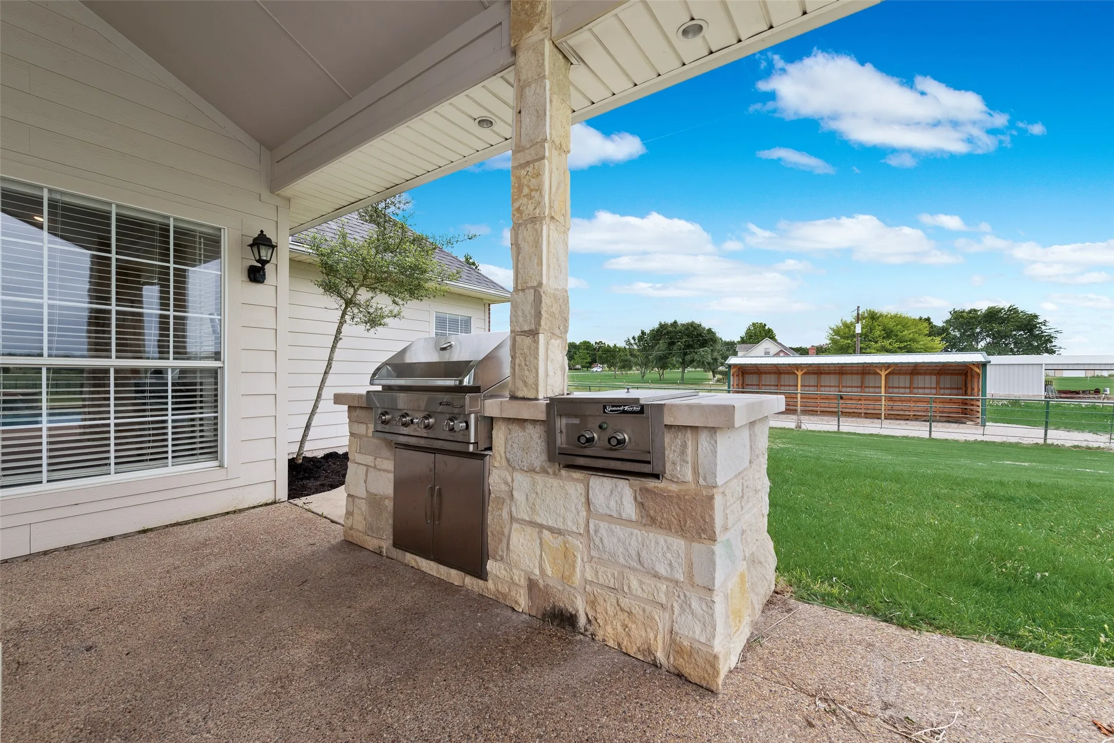 Single Family Residence For Sale in Kaufman County , 2169 County Road 4106, Kaufman, Texas 75142, 3 Bedroom, 2 Bathroom, Garage spaces, 3,010 Sqft, built in 1997, mls#21266666, Real Estate Agent in Kaufman, Homes For Sale in Kaufman county, Homes For Sale in Kaufman, Realtor in Kaufman Texas, Real Estate Brokerage Independent Realty Texas, Luminita Cordes Realtor