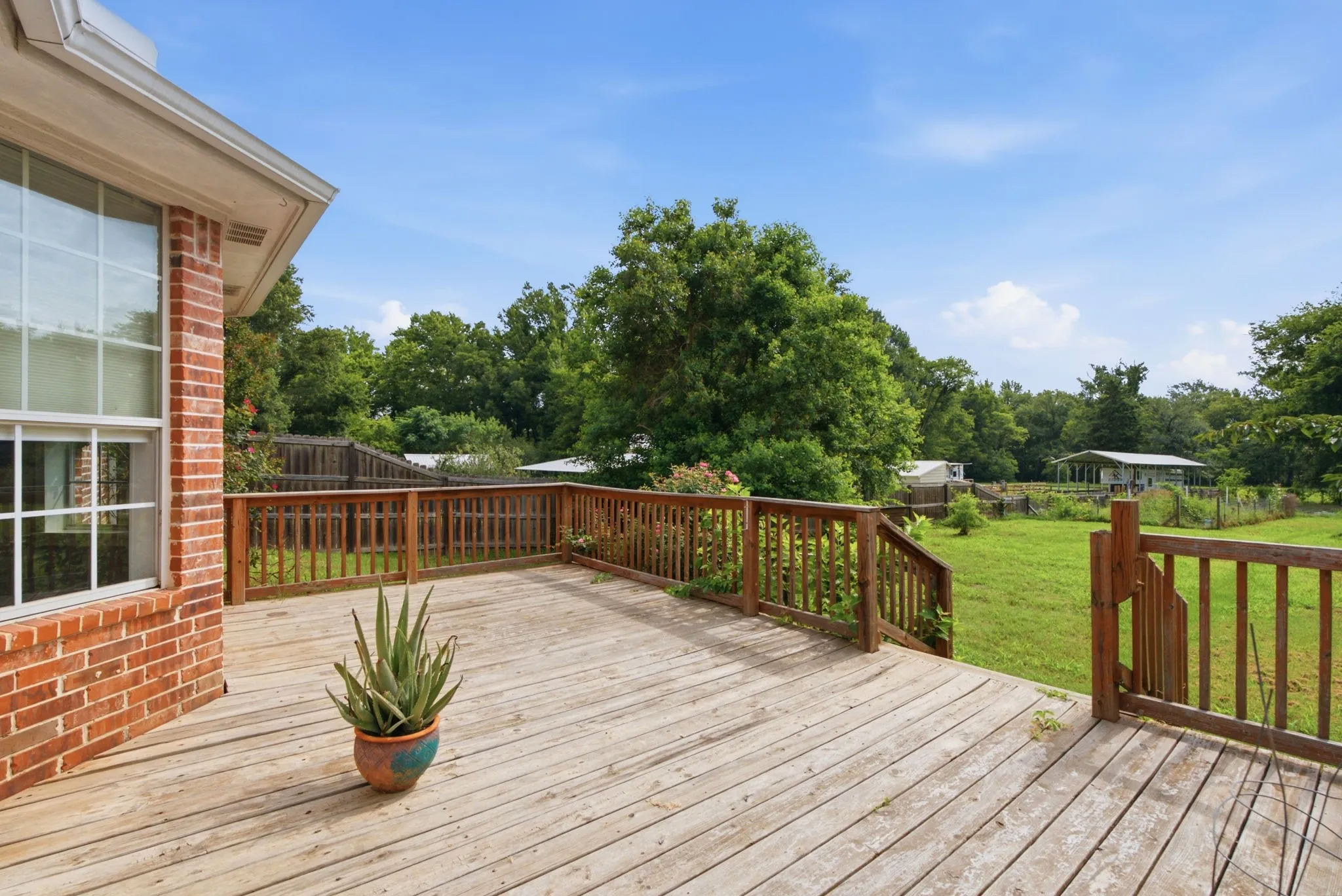 Single Family Residence For Sale in Smith County , 16465 County Road 196, Tyler, Texas 75703, 3 Bedroom, 2 Bathroom, 2 Garage spaces, 2,090 Sqft, built in 2007, mls#21266796, Real Estate Agent in Tyler, Homes For Sale in Smith county, Homes For Sale in Tyler, Realtor in Tyler Texas, Real Estate Brokerage Independent Realty Texas, Luminita Cordes Realtor