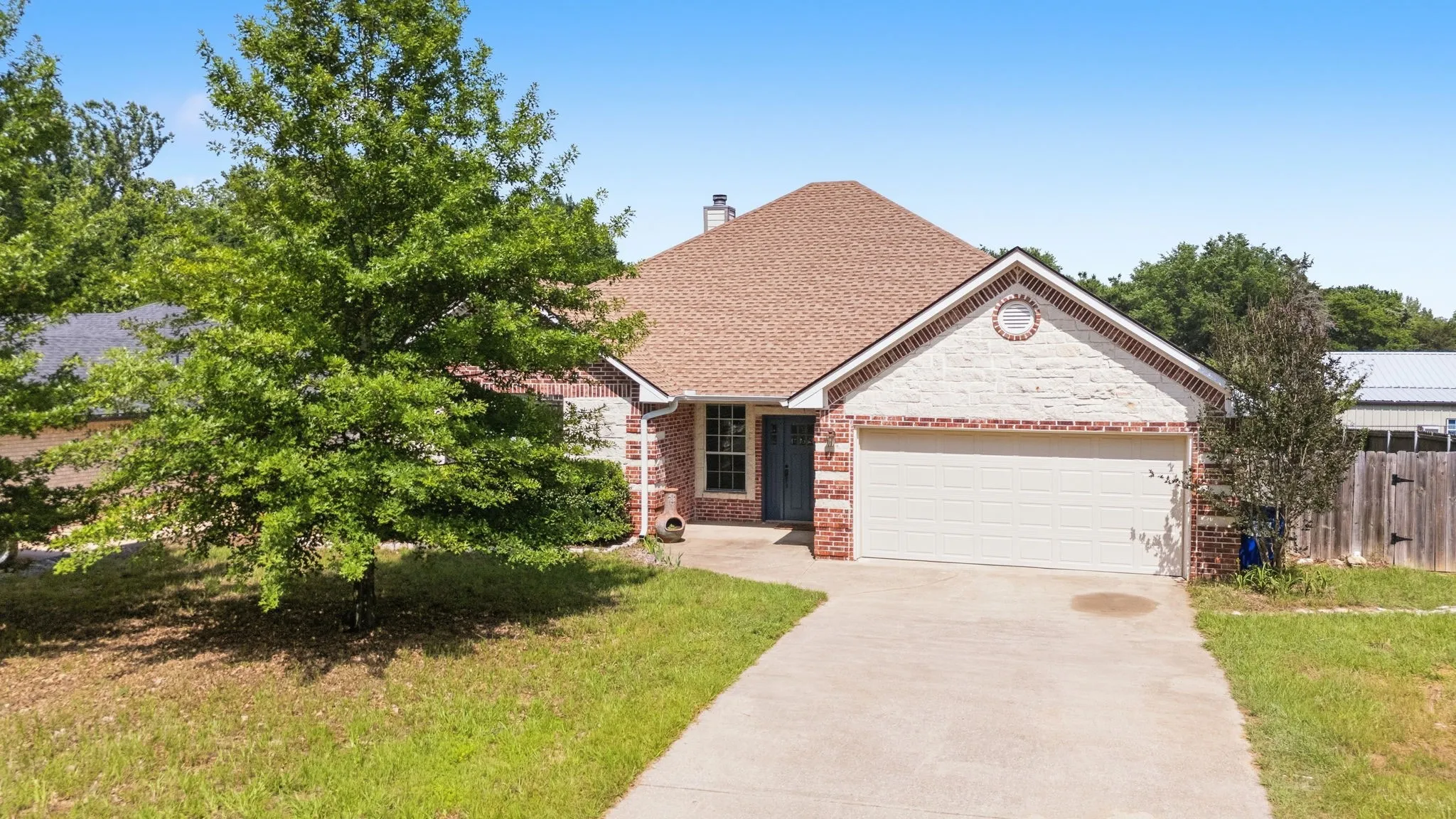 Single Family Residence For Sale in Smith County , 16465 County Road 196, Tyler, Texas 75703, 3 Bedroom, 2 Bathroom, 2 Garage spaces, 2,090 Sqft, built in 2007, mls#21266796, Real Estate Agent in Tyler, Homes For Sale in Smith county, Homes For Sale in Tyler, Realtor in Tyler Texas, Real Estate Brokerage Independent Realty Texas, Luminita Cordes Realtor