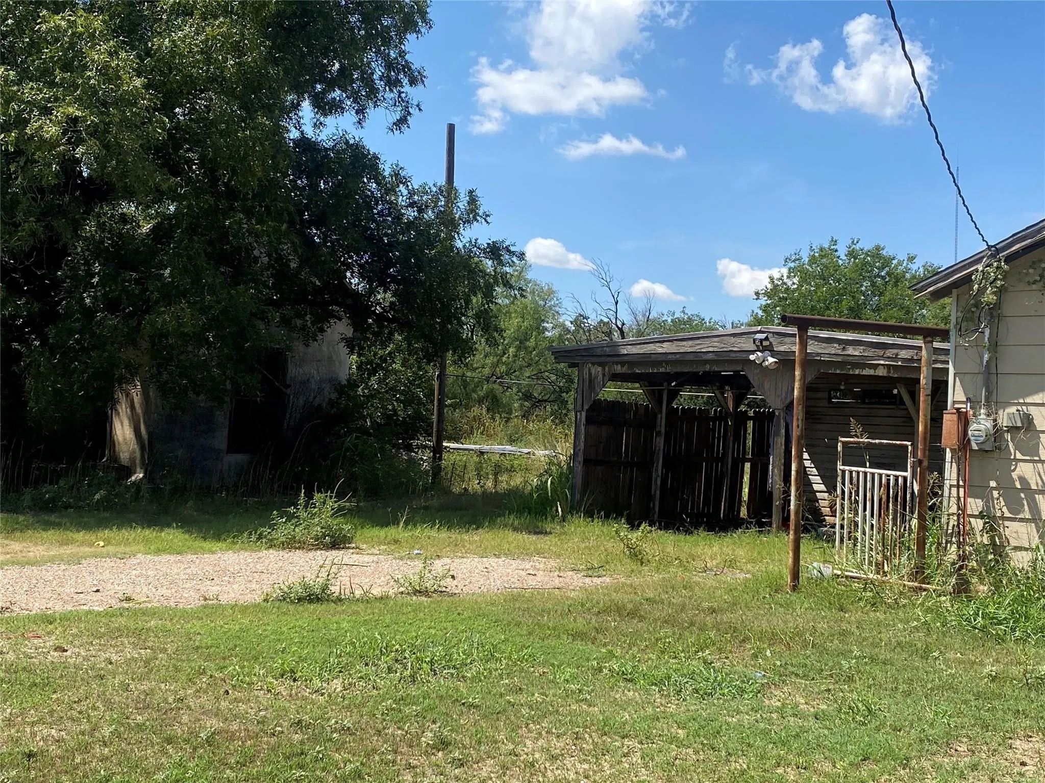 Single Family Residence For Sale in Haskell County , 912 Taylor Avenue, Rule, Texas 79547, 3 Bedrooms, 2 Bathrooms, Garage spaces, 1,056 Sqft, built in 1945, Price $79,900, mls#21270457, Real Estate Agent in Rule, Homes For Sale in Haskell county, Homes For Sale in Rule, Realtor in Rule Texas, Real Estate Brokerage Independent Realty Texas, Luminita Cordes Realtor