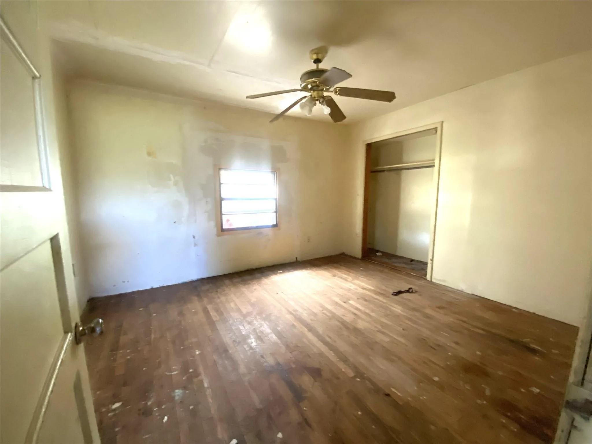 Single Family Residence For Sale in Haskell County , 912 Taylor Avenue, Rule, Texas 79547, 3 Bedrooms, 2 Bathrooms, Garage spaces, 1,056 Sqft, built in 1945, Price $79,900, mls#21270457, Real Estate Agent in Rule, Homes For Sale in Haskell county, Homes For Sale in Rule, Realtor in Rule Texas, Real Estate Brokerage Independent Realty Texas, Luminita Cordes Realtor