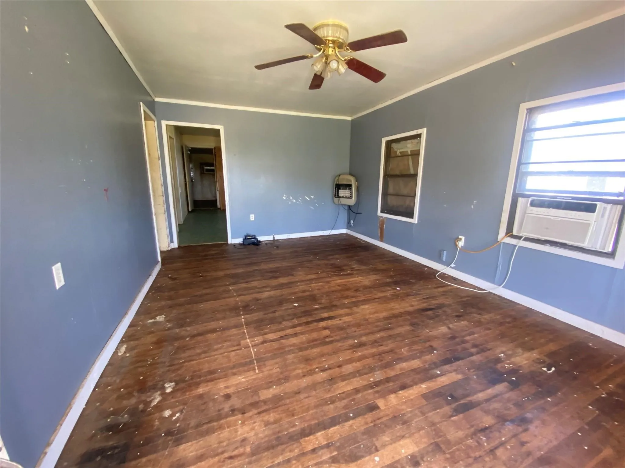 Single Family Residence For Sale in Haskell County , 912 Taylor Avenue, Rule, Texas 79547, 3 Bedrooms, 2 Bathrooms, Garage spaces, 1,056 Sqft, built in 1945, Price $79,900, mls#21270457, Real Estate Agent in Rule, Homes For Sale in Haskell county, Homes For Sale in Rule, Realtor in Rule Texas, Real Estate Brokerage Independent Realty Texas, Luminita Cordes Realtor