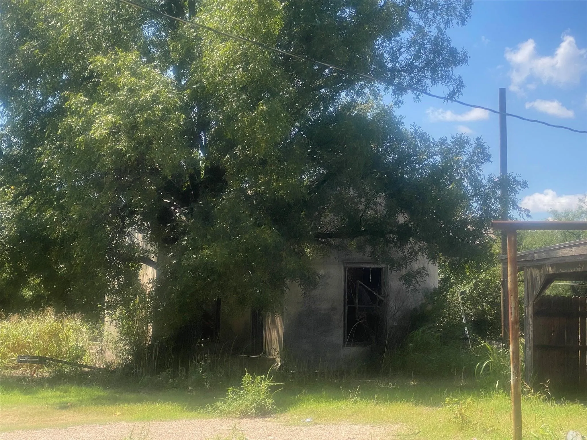 Single Family Residence For Sale in Haskell County , 912 Taylor Avenue, Rule, Texas 79547, 3 Bedrooms, 2 Bathrooms, Garage spaces, 1,056 Sqft, built in 1945, Price $79,900, mls#21270457, Real Estate Agent in Rule, Homes For Sale in Haskell county, Homes For Sale in Rule, Realtor in Rule Texas, Real Estate Brokerage Independent Realty Texas, Luminita Cordes Realtor