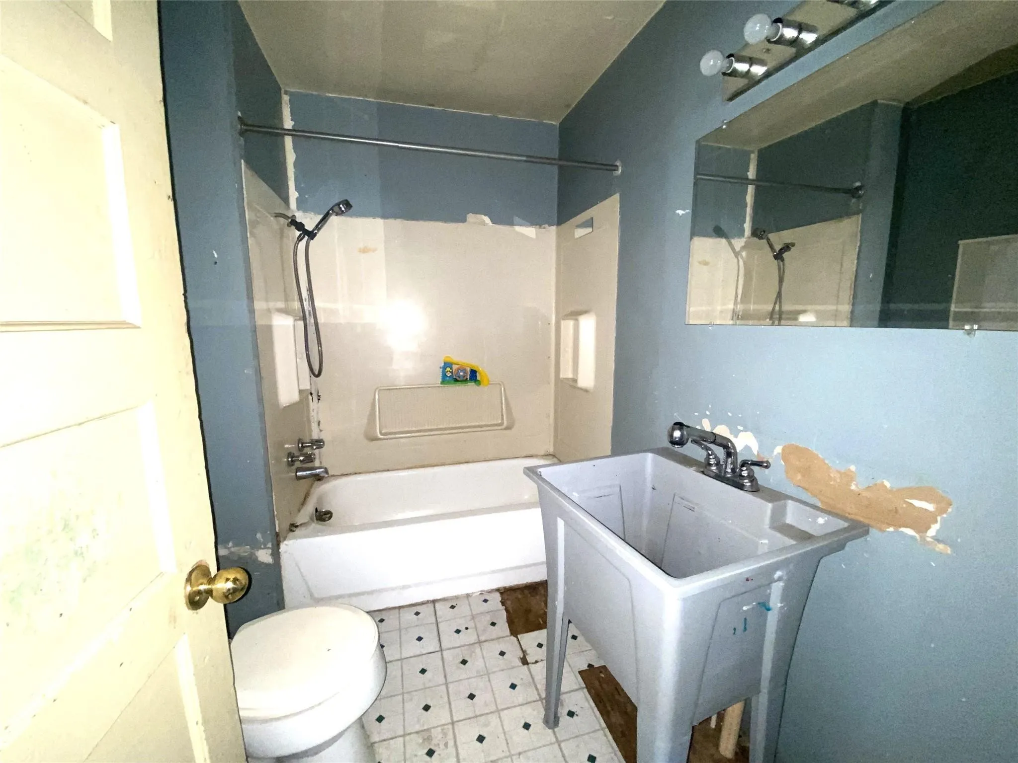 Single Family Residence For Sale in Haskell County , 912 Taylor Avenue, Rule, Texas 79547, 3 Bedrooms, 2 Bathrooms, Garage spaces, 1,056 Sqft, built in 1945, Price $79,900, mls#21270457, Real Estate Agent in Rule, Homes For Sale in Haskell county, Homes For Sale in Rule, Realtor in Rule Texas, Real Estate Brokerage Independent Realty Texas, Luminita Cordes Realtor