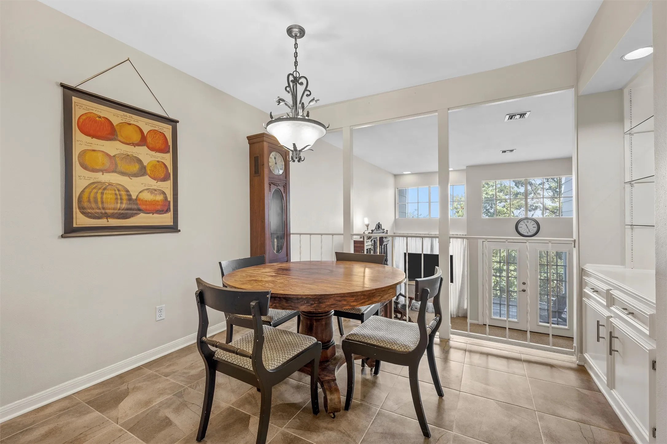 Condominium For Sale in Mc Lennan County , 2901 Lake Shore Drive 405, Waco, Texas 76708, 2 Bedroom, 2 Bathroom, Garage spaces, 1,178 Sqft, built in 1974, mls#21266043, Real Estate Agent in Waco, Homes For Sale in Mc Lennan county, Homes For Sale in Waco, Realtor in Waco Texas, Real Estate Brokerage Independent Realty Texas, Luminita Cordes Realtor