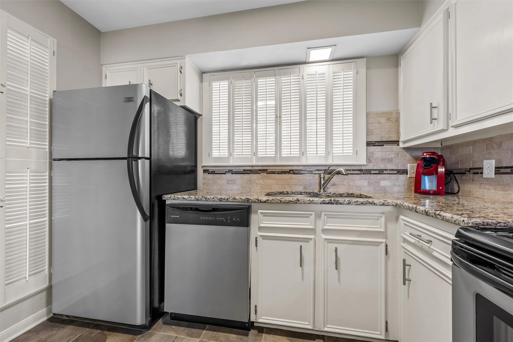 Condominium For Sale in Mc Lennan County , 2901 Lake Shore Drive 405, Waco, Texas 76708, 2 Bedroom, 2 Bathroom, Garage spaces, 1,178 Sqft, built in 1974, mls#21266043, Real Estate Agent in Waco, Homes For Sale in Mc Lennan county, Homes For Sale in Waco, Realtor in Waco Texas, Real Estate Brokerage Independent Realty Texas, Luminita Cordes Realtor