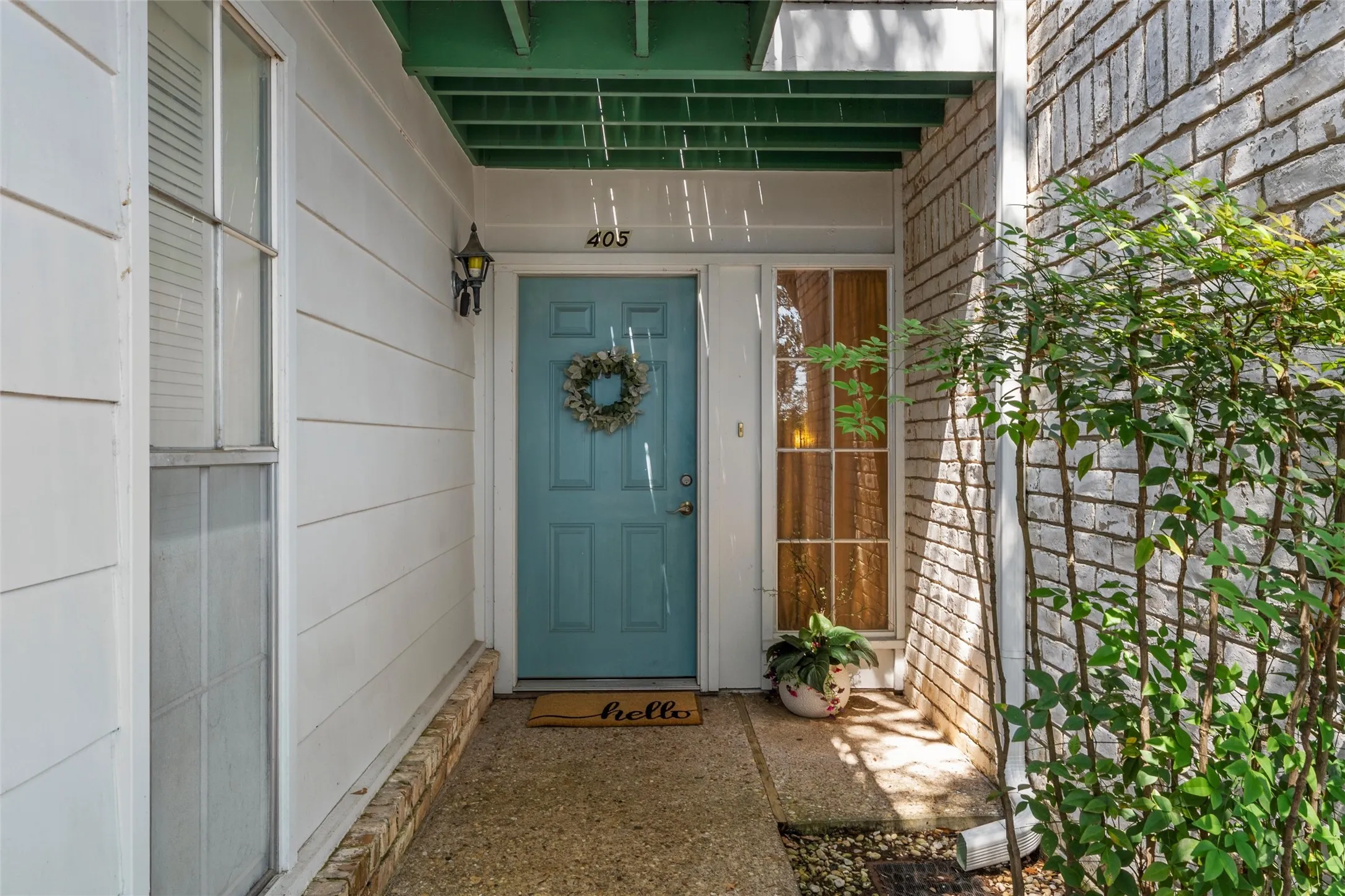Condominium For Sale in Mc Lennan County , 2901 Lake Shore Drive 405, Waco, Texas 76708, 2 Bedroom, 2 Bathroom, Garage spaces, 1,178 Sqft, built in 1974, mls#21266043, Real Estate Agent in Waco, Homes For Sale in Mc Lennan county, Homes For Sale in Waco, Realtor in Waco Texas, Real Estate Brokerage Independent Realty Texas, Luminita Cordes Realtor