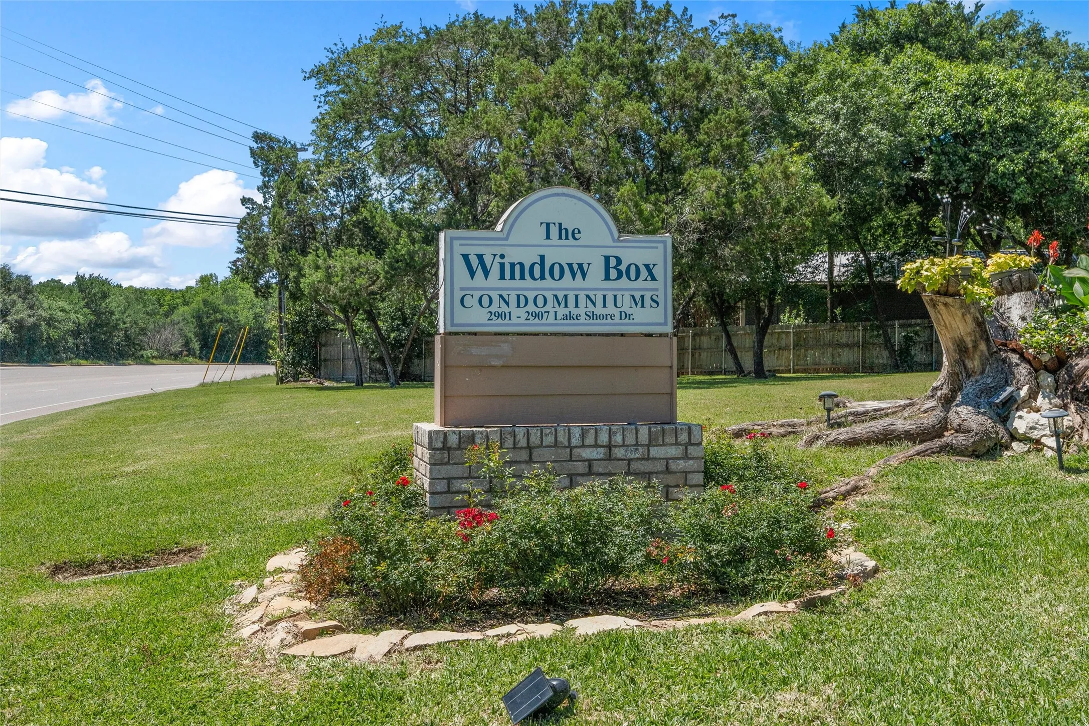Condominium For Sale in Mc Lennan County , 2901 Lake Shore Drive 405, Waco, Texas 76708, 2 Bedroom, 2 Bathroom, Garage spaces, 1,178 Sqft, built in 1974, mls#21266043, Real Estate Agent in Waco, Homes For Sale in Mc Lennan county, Homes For Sale in Waco, Realtor in Waco Texas, Real Estate Brokerage Independent Realty Texas, Luminita Cordes Realtor