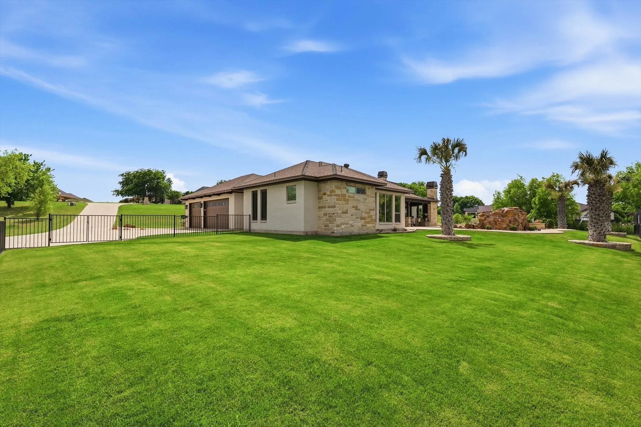 Single Family Residence For Sale in Johnson County , 9112 Sirius Lane, Godley, Texas 76044, 3 Bedroom, 3 Bathroom, 3 Garage spaces, 3,054 Sqft, built in 2018, mls#21269051, Real Estate Agent in Godley, Homes For Sale in Johnson county, Homes For Sale in Godley, Realtor in Godley Texas, Real Estate Brokerage Independent Realty Texas, Luminita Cordes Realtor