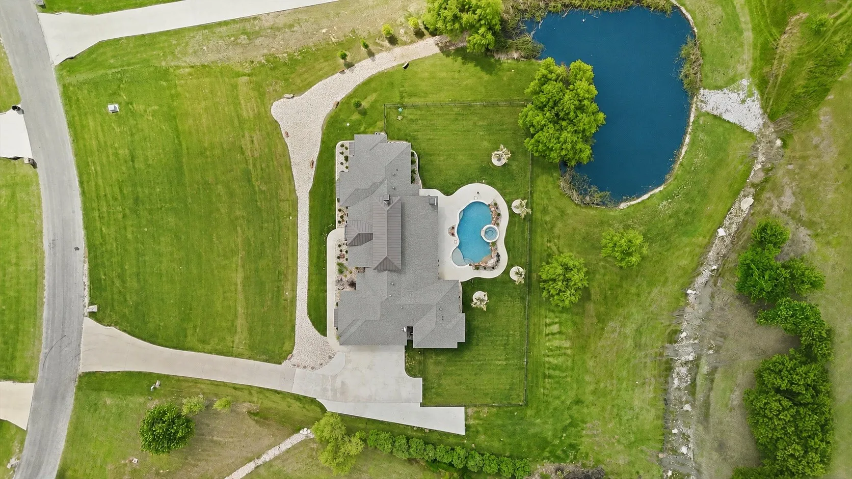 Single Family Residence For Sale in Johnson County , 9112 Sirius Lane, Godley, Texas 76044, 3 Bedroom, 3 Bathroom, 3 Garage spaces, 3,054 Sqft, built in 2018, mls#21269051, Real Estate Agent in Godley, Homes For Sale in Johnson county, Homes For Sale in Godley, Realtor in Godley Texas, Real Estate Brokerage Independent Realty Texas, Luminita Cordes Realtor
