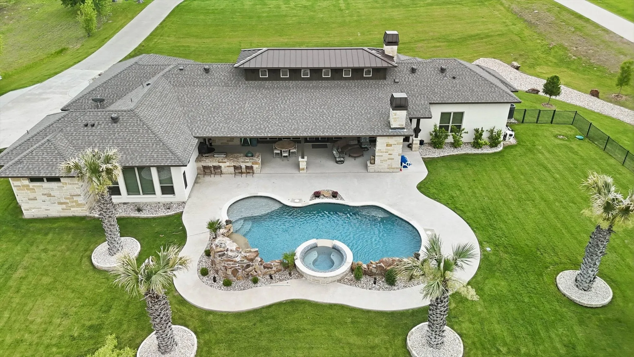 Single Family Residence For Sale in Johnson County , 9112 Sirius Lane, Godley, Texas 76044, 3 Bedroom, 3 Bathroom, 3 Garage spaces, 3,054 Sqft, built in 2018, mls#21269051, Real Estate Agent in Godley, Homes For Sale in Johnson county, Homes For Sale in Godley, Realtor in Godley Texas, Real Estate Brokerage Independent Realty Texas, Luminita Cordes Realtor