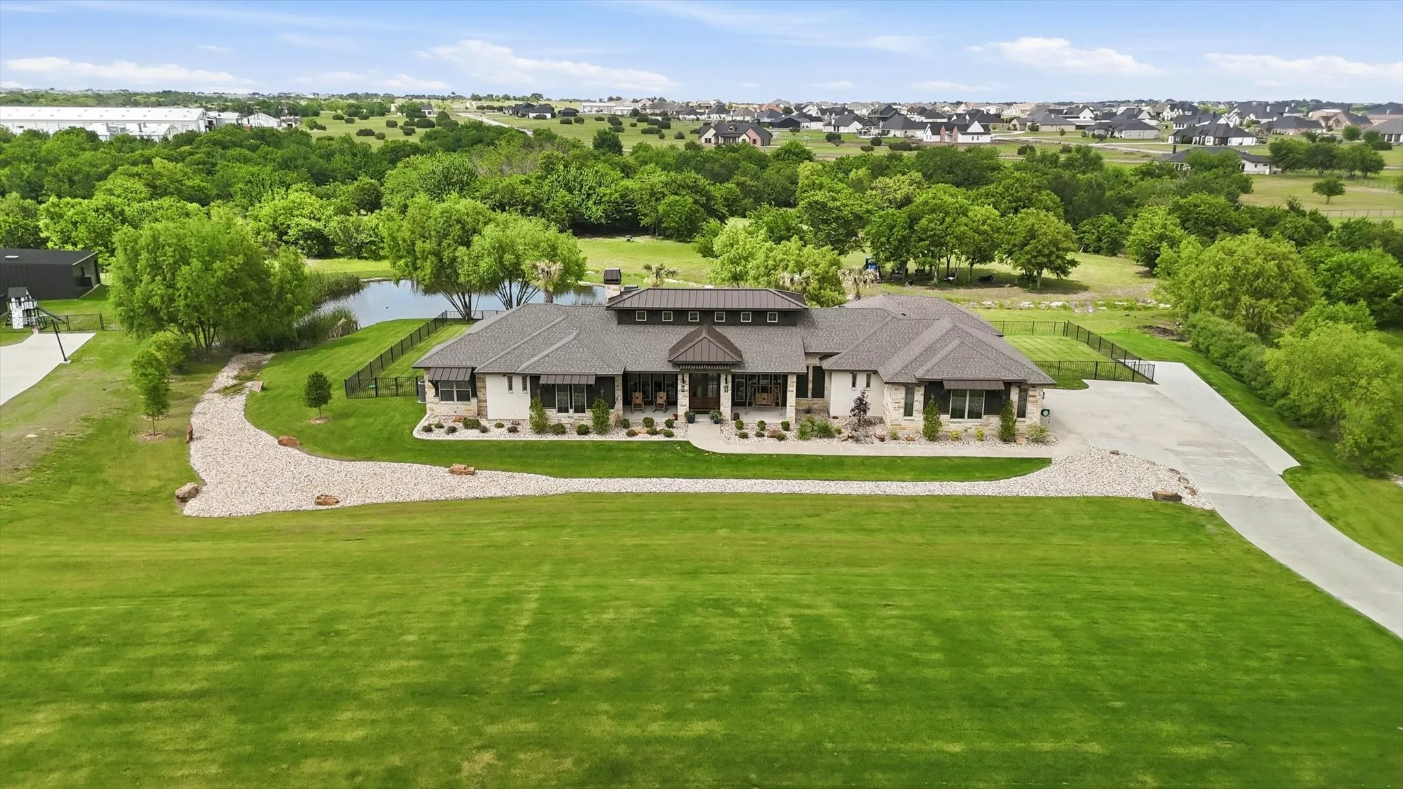 Single Family Residence For Sale in Johnson County , 9112 Sirius Lane, Godley, Texas 76044, 3 Bedroom, 3 Bathroom, 3 Garage spaces, 3,054 Sqft, built in 2018, mls#21269051, Real Estate Agent in Godley, Homes For Sale in Johnson county, Homes For Sale in Godley, Realtor in Godley Texas, Real Estate Brokerage Independent Realty Texas, Luminita Cordes Realtor