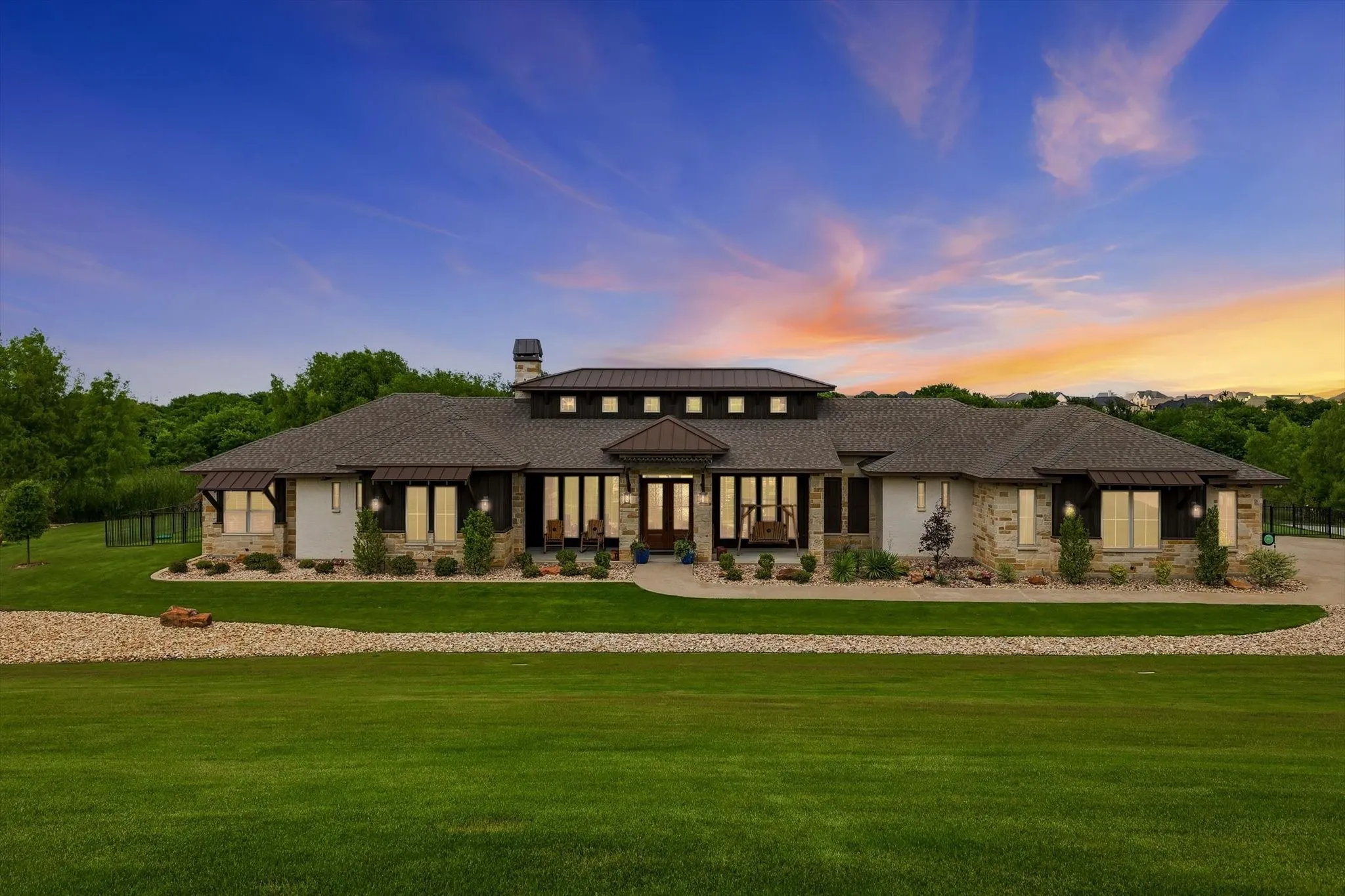 Single Family Residence For Sale in Johnson County , 9112 Sirius Lane, Godley, Texas 76044, 3 Bedroom, 3 Bathroom, 3 Garage spaces, 3,054 Sqft, built in 2018, mls#21269051, Real Estate Agent in Godley, Homes For Sale in Johnson county, Homes For Sale in Godley, Realtor in Godley Texas, Real Estate Brokerage Independent Realty Texas, Luminita Cordes Realtor