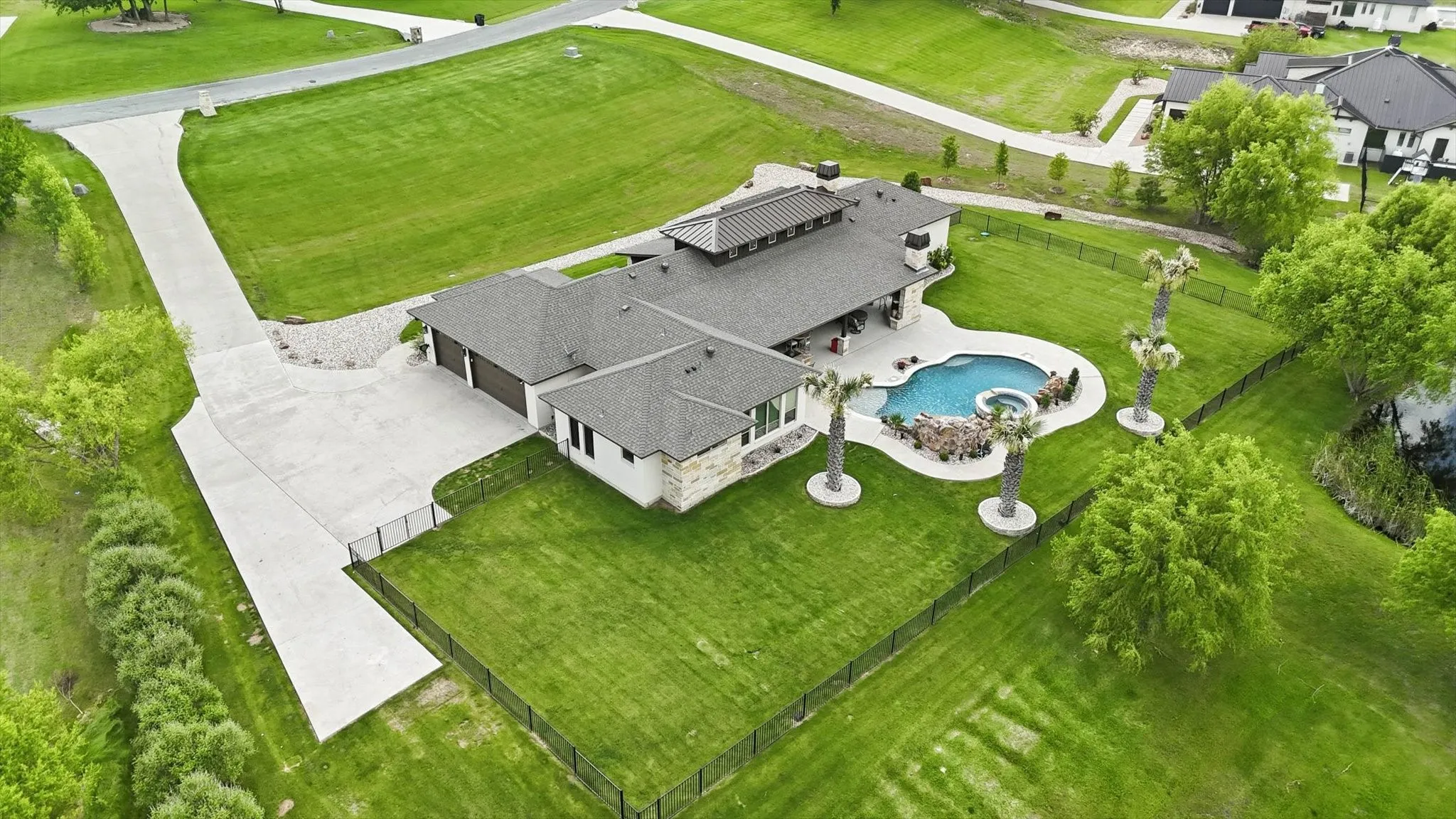 Single Family Residence For Sale in Johnson County , 9112 Sirius Lane, Godley, Texas 76044, 3 Bedroom, 3 Bathroom, 3 Garage spaces, 3,054 Sqft, built in 2018, mls#21269051, Real Estate Agent in Godley, Homes For Sale in Johnson county, Homes For Sale in Godley, Realtor in Godley Texas, Real Estate Brokerage Independent Realty Texas, Luminita Cordes Realtor