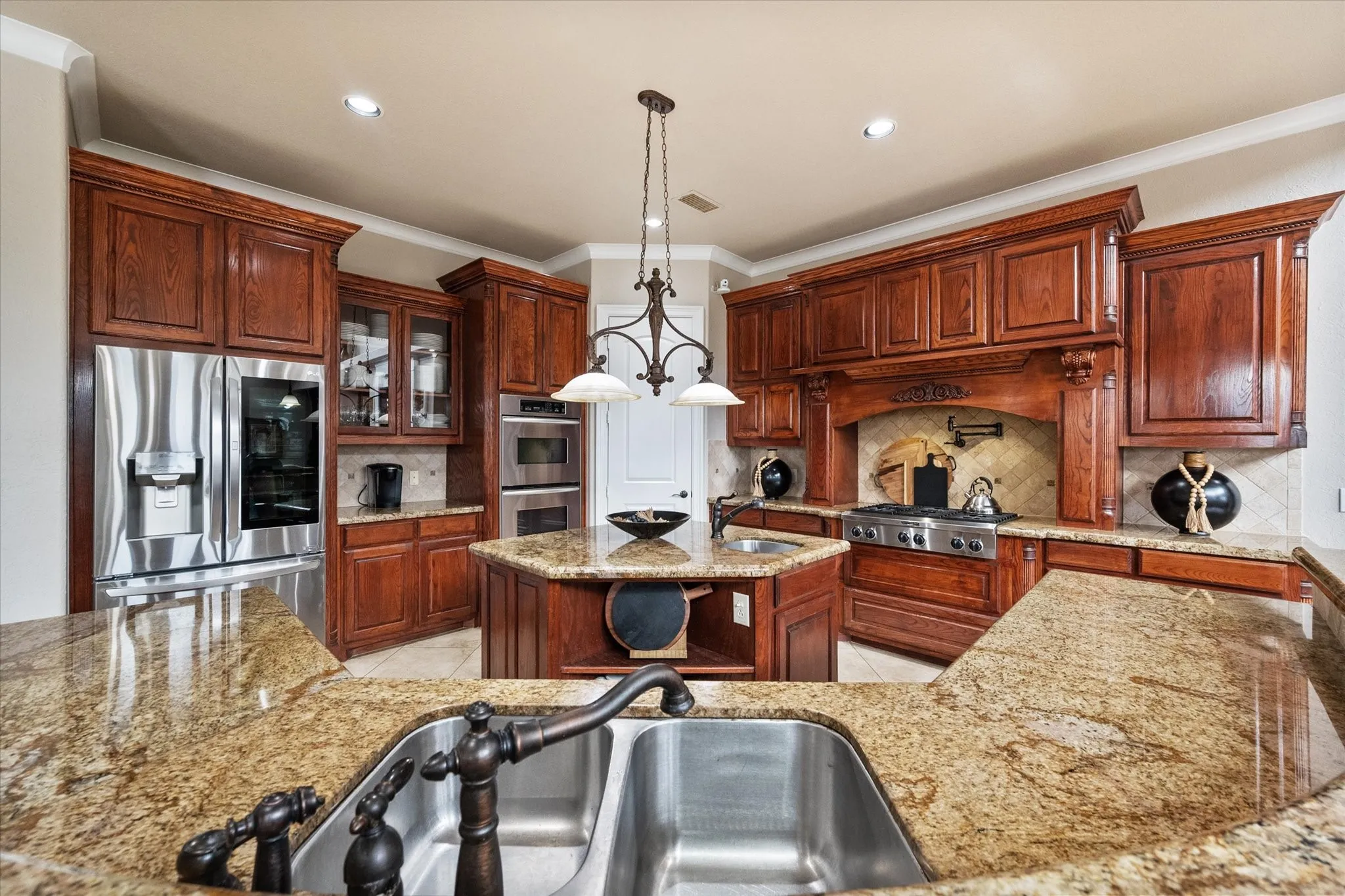 Single Family Residence For Sale in Ellis County , 160 Steel Dust Drive, Red Oak, Texas 75154, 4 Bedroom, 5 Bathroom, 3 Garage spaces, 4,984 Sqft, built in 2005, mls#21269564, Real Estate Agent in Red Oak, Homes For Sale in Ellis county, Homes For Sale in Red Oak, Realtor in Red Oak Texas, Real Estate Brokerage Independent Realty Texas, Luminita Cordes Realtor