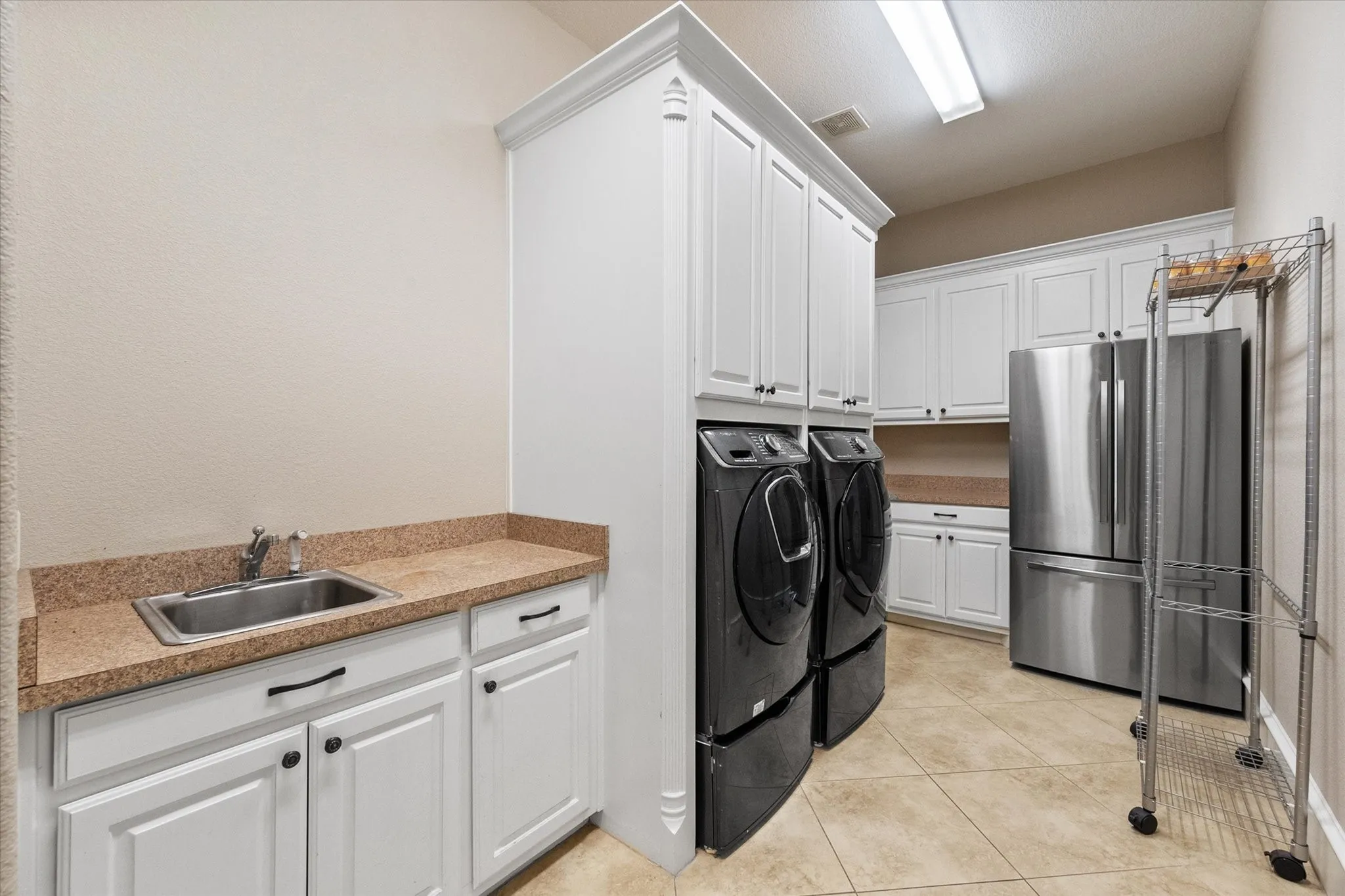Single Family Residence For Sale in Ellis County , 160 Steel Dust Drive, Red Oak, Texas 75154, 4 Bedroom, 5 Bathroom, 3 Garage spaces, 4,984 Sqft, built in 2005, mls#21269564, Real Estate Agent in Red Oak, Homes For Sale in Ellis county, Homes For Sale in Red Oak, Realtor in Red Oak Texas, Real Estate Brokerage Independent Realty Texas, Luminita Cordes Realtor