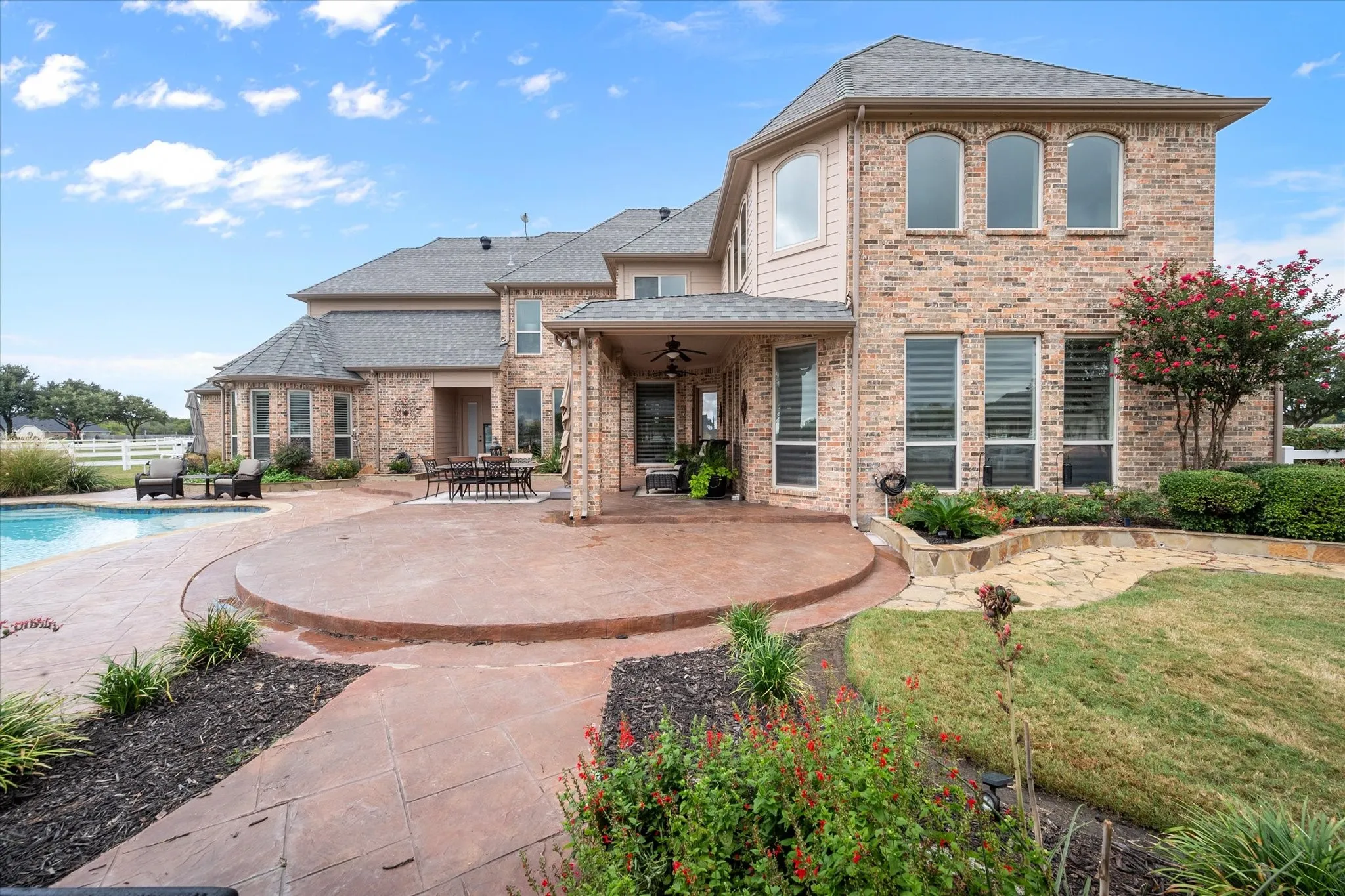 Single Family Residence For Sale in Ellis County , 160 Steel Dust Drive, Red Oak, Texas 75154, 4 Bedroom, 5 Bathroom, 3 Garage spaces, 4,984 Sqft, built in 2005, mls#21269564, Real Estate Agent in Red Oak, Homes For Sale in Ellis county, Homes For Sale in Red Oak, Realtor in Red Oak Texas, Real Estate Brokerage Independent Realty Texas, Luminita Cordes Realtor