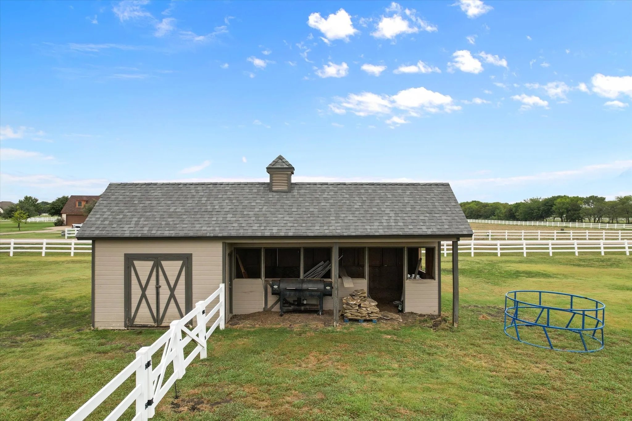 Single Family Residence For Sale in Ellis County , 160 Steel Dust Drive, Red Oak, Texas 75154, 4 Bedroom, 5 Bathroom, 3 Garage spaces, 4,984 Sqft, built in 2005, mls#21269564, Real Estate Agent in Red Oak, Homes For Sale in Ellis county, Homes For Sale in Red Oak, Realtor in Red Oak Texas, Real Estate Brokerage Independent Realty Texas, Luminita Cordes Realtor