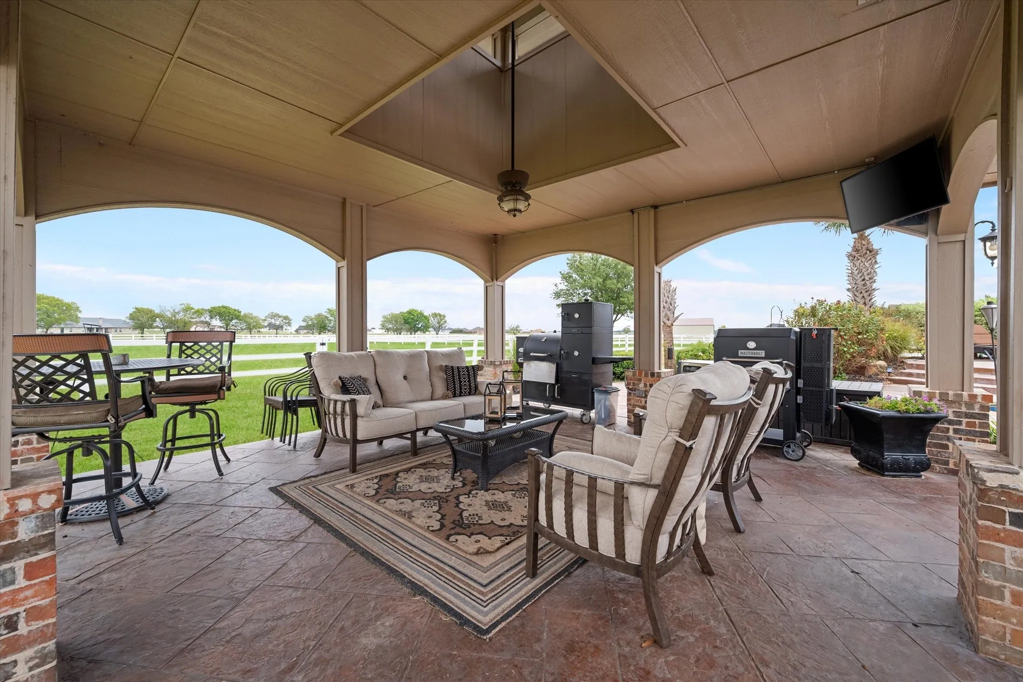 Single Family Residence For Sale in Ellis County , 160 Steel Dust Drive, Red Oak, Texas 75154, 4 Bedroom, 5 Bathroom, 3 Garage spaces, 4,984 Sqft, built in 2005, mls#21269564, Real Estate Agent in Red Oak, Homes For Sale in Ellis county, Homes For Sale in Red Oak, Realtor in Red Oak Texas, Real Estate Brokerage Independent Realty Texas, Luminita Cordes Realtor