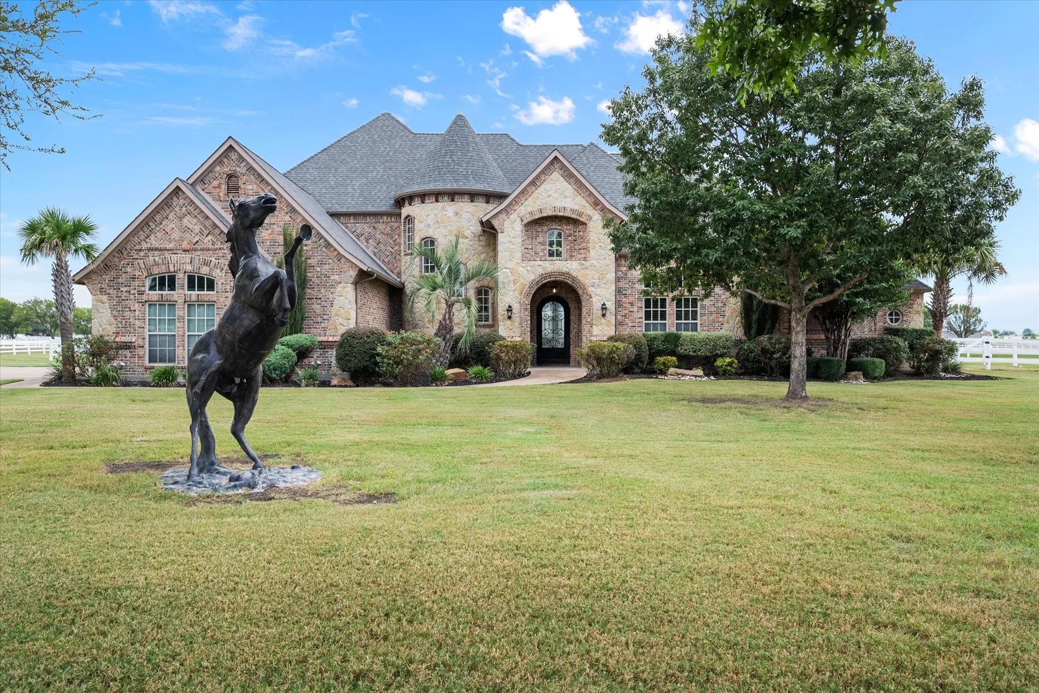 Single Family Residence For Sale in Ellis County , 160 Steel Dust Drive, Red Oak, Texas 75154, 4 Bedroom, 5 Bathroom, 3 Garage spaces, 4,984 Sqft, built in 2005, mls#21269564, Real Estate Agent in Red Oak, Homes For Sale in Ellis county, Homes For Sale in Red Oak, Realtor in Red Oak Texas, Real Estate Brokerage Independent Realty Texas, Luminita Cordes Realtor