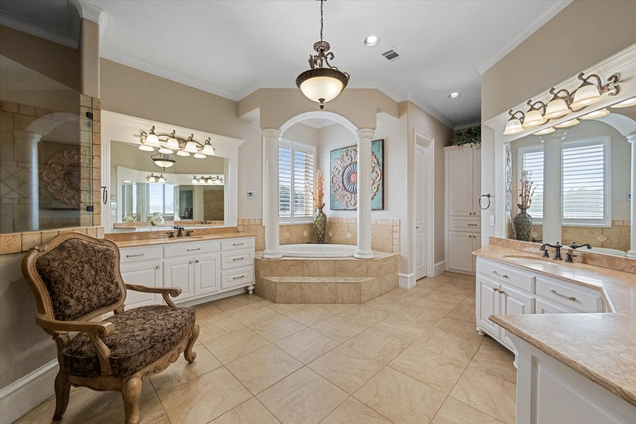 Single Family Residence For Sale in Ellis County , 160 Steel Dust Drive, Red Oak, Texas 75154, 4 Bedroom, 5 Bathroom, 3 Garage spaces, 4,984 Sqft, built in 2005, mls#21269564, Real Estate Agent in Red Oak, Homes For Sale in Ellis county, Homes For Sale in Red Oak, Realtor in Red Oak Texas, Real Estate Brokerage Independent Realty Texas, Luminita Cordes Realtor
