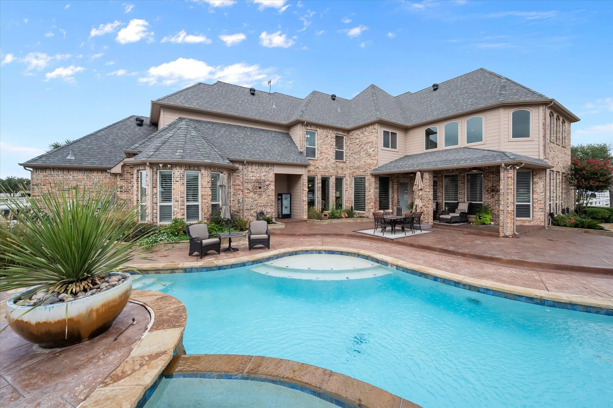 Single Family Residence For Sale in Ellis County , 160 Steel Dust Drive, Red Oak, Texas 75154, 4 Bedroom, 5 Bathroom, 3 Garage spaces, 4,984 Sqft, built in 2005, mls#21269564, Real Estate Agent in Red Oak, Homes For Sale in Ellis county, Homes For Sale in Red Oak, Realtor in Red Oak Texas, Real Estate Brokerage Independent Realty Texas, Luminita Cordes Realtor