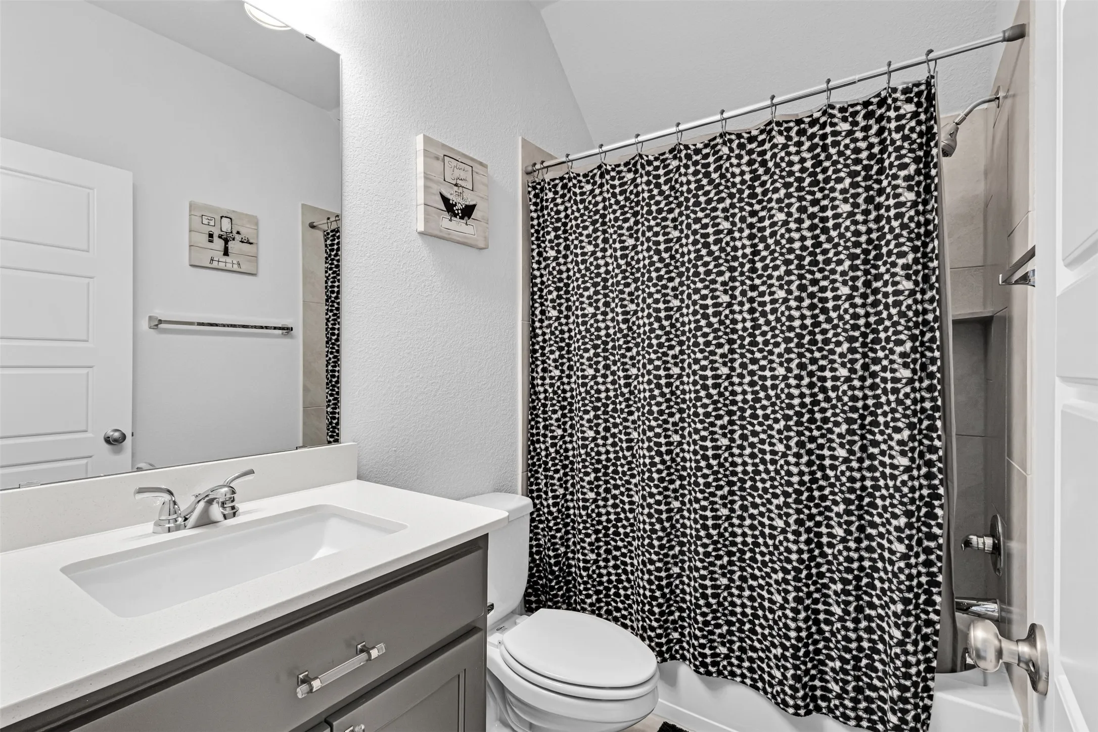 Single Family Residence For Sale in Collin County , 8517 Lake Arrowhead Trail, Mc Kinney, Texas 75071, 4 Bedroom, 3 Bathroom, 2 Garage spaces, 2,664 Sqft, built in 2018, mls#21268005, Real Estate Agent in Mc Kinney, Homes For Sale in Collin county, Homes For Sale in Mc Kinney, Realtor in Mc Kinney Texas, Real Estate Brokerage Independent Realty Texas, Luminita Cordes Realtor