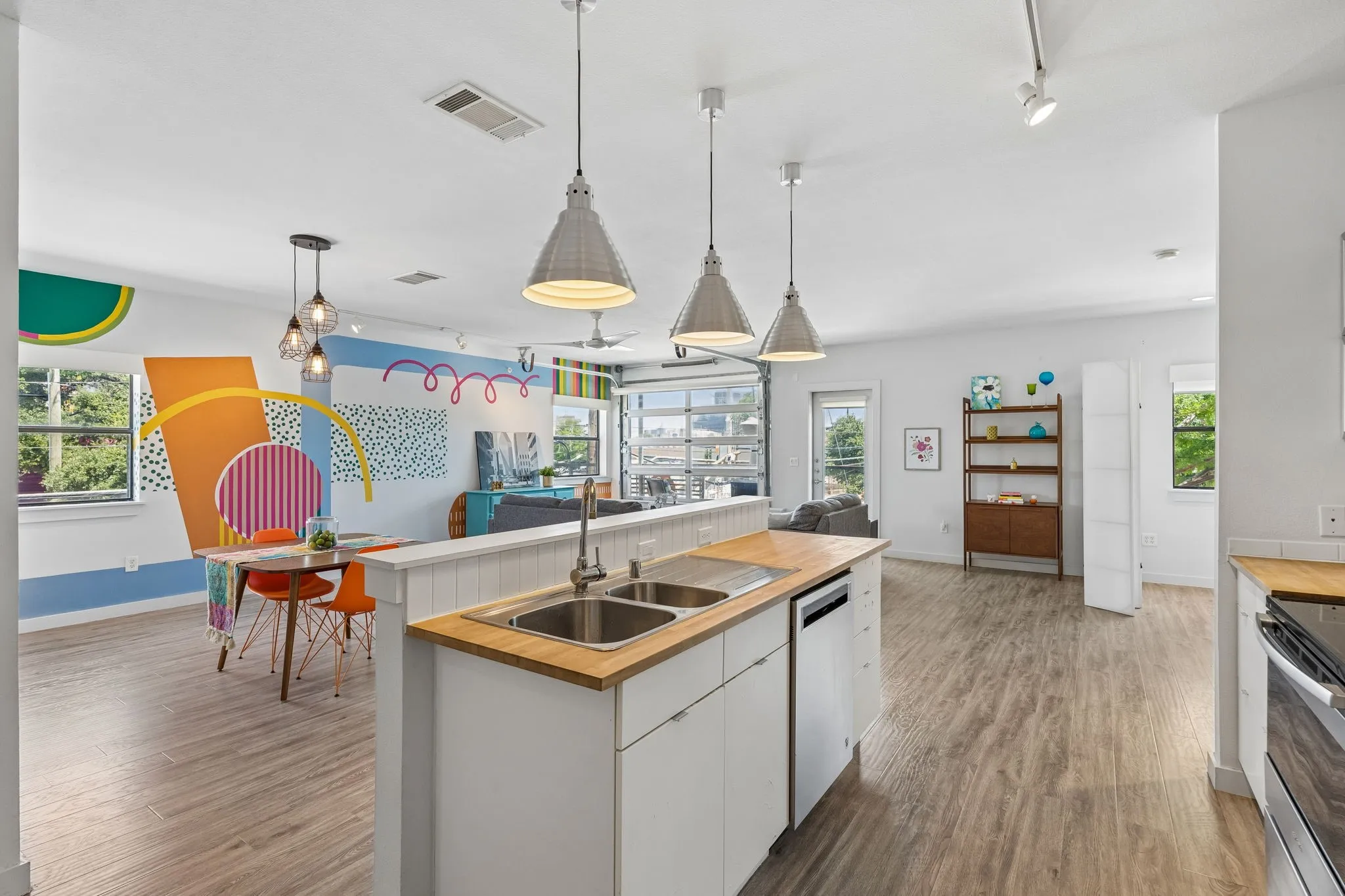 Condominium For Sale in Dallas County , 1111 S Akard Street 314, Dallas, Texas 75215, 2 Bedroom, 2 Bathroom, 2 Garage spaces, 1,152 Sqft, built in 2006, mls#21259775, Real Estate Agent in Dallas, Homes For Sale in Dallas county, Homes For Sale in Dallas, Realtor in Dallas Texas, Real Estate Brokerage Independent Realty Texas, Luminita Cordes Realtor