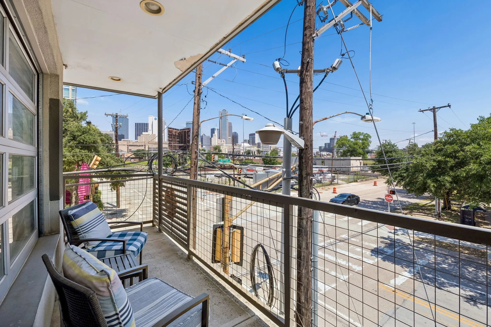 Condominium For Sale in Dallas County , 1111 S Akard Street 314, Dallas, Texas 75215, 2 Bedroom, 2 Bathroom, 2 Garage spaces, 1,152 Sqft, built in 2006, mls#21259775, Real Estate Agent in Dallas, Homes For Sale in Dallas county, Homes For Sale in Dallas, Realtor in Dallas Texas, Real Estate Brokerage Independent Realty Texas, Luminita Cordes Realtor