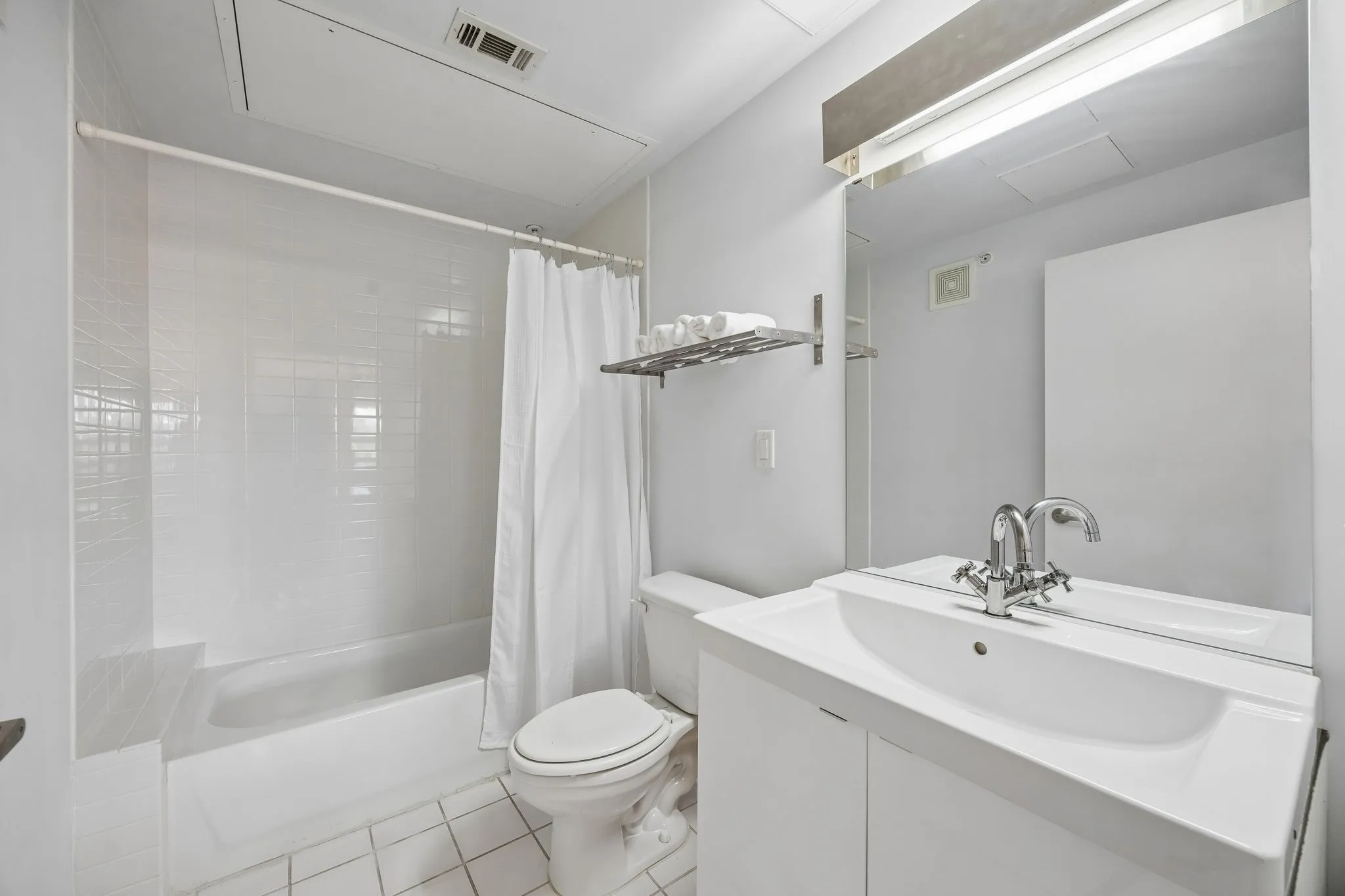 Condominium For Sale in Dallas County , 1111 S Akard Street 314, Dallas, Texas 75215, 2 Bedroom, 2 Bathroom, 2 Garage spaces, 1,152 Sqft, built in 2006, mls#21259775, Real Estate Agent in Dallas, Homes For Sale in Dallas county, Homes For Sale in Dallas, Realtor in Dallas Texas, Real Estate Brokerage Independent Realty Texas, Luminita Cordes Realtor