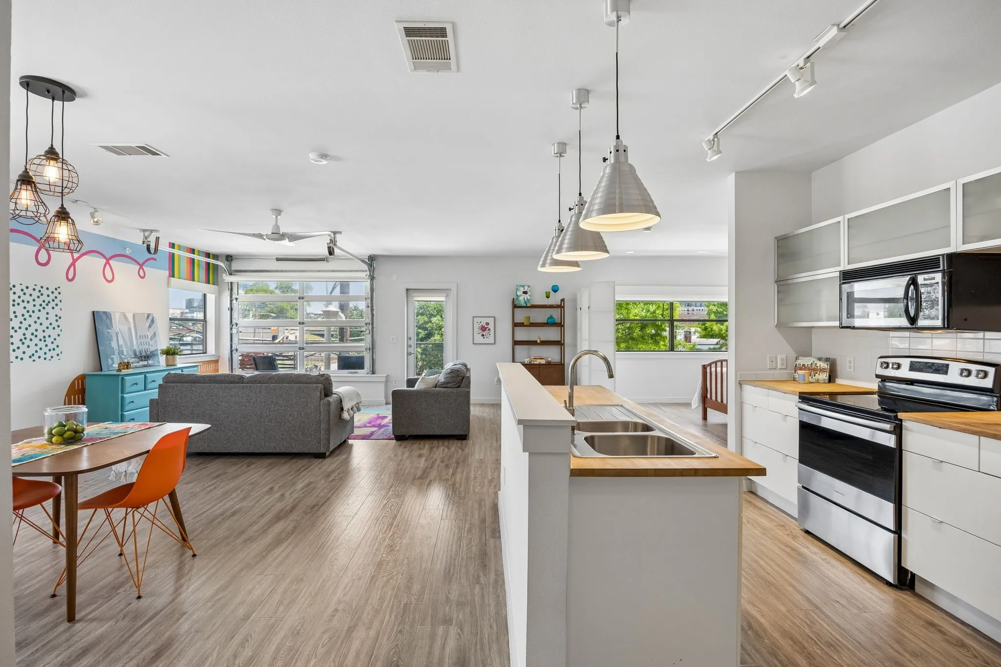 Condominium For Sale in Dallas County , 1111 S Akard Street 314, Dallas, Texas 75215, 2 Bedroom, 2 Bathroom, 2 Garage spaces, 1,152 Sqft, built in 2006, mls#21259775, Real Estate Agent in Dallas, Homes For Sale in Dallas county, Homes For Sale in Dallas, Realtor in Dallas Texas, Real Estate Brokerage Independent Realty Texas, Luminita Cordes Realtor