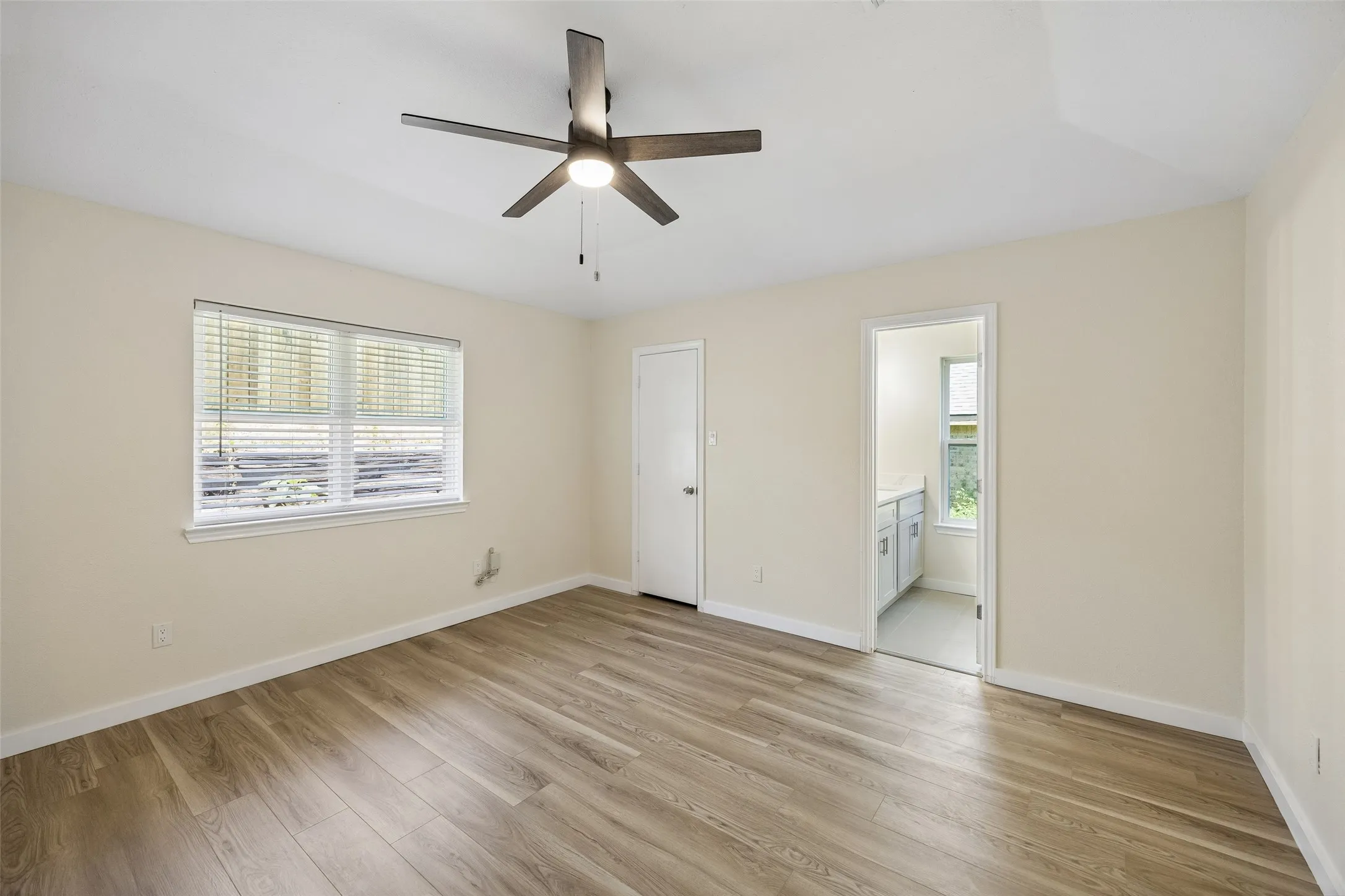 Single Family Residence For Sale in Denton County , 2035 Sancerre Lane, Carrollton, Texas 75007, 4 Bedroom, 2 Bathroom, 2 Garage spaces, 1,646 Sqft, built in 1983, mls#21266650, Real Estate Agent in Carrollton, Homes For Sale in Denton county, Homes For Sale in Carrollton, Realtor in Carrollton Texas, Real Estate Brokerage Independent Realty Texas, Luminita Cordes Realtor
