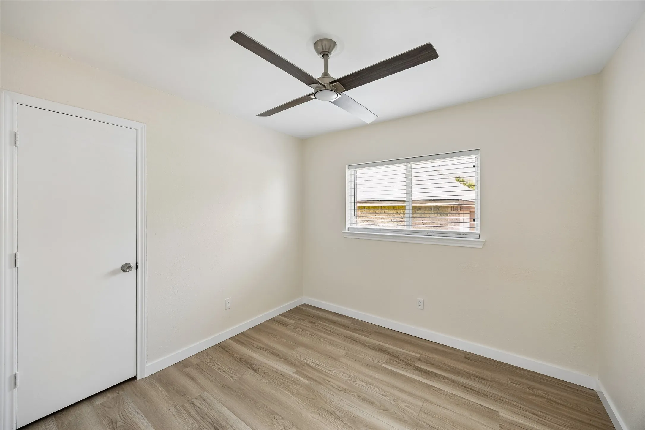 Single Family Residence For Sale in Denton County , 2035 Sancerre Lane, Carrollton, Texas 75007, 4 Bedroom, 2 Bathroom, 2 Garage spaces, 1,646 Sqft, built in 1983, mls#21266650, Real Estate Agent in Carrollton, Homes For Sale in Denton county, Homes For Sale in Carrollton, Realtor in Carrollton Texas, Real Estate Brokerage Independent Realty Texas, Luminita Cordes Realtor