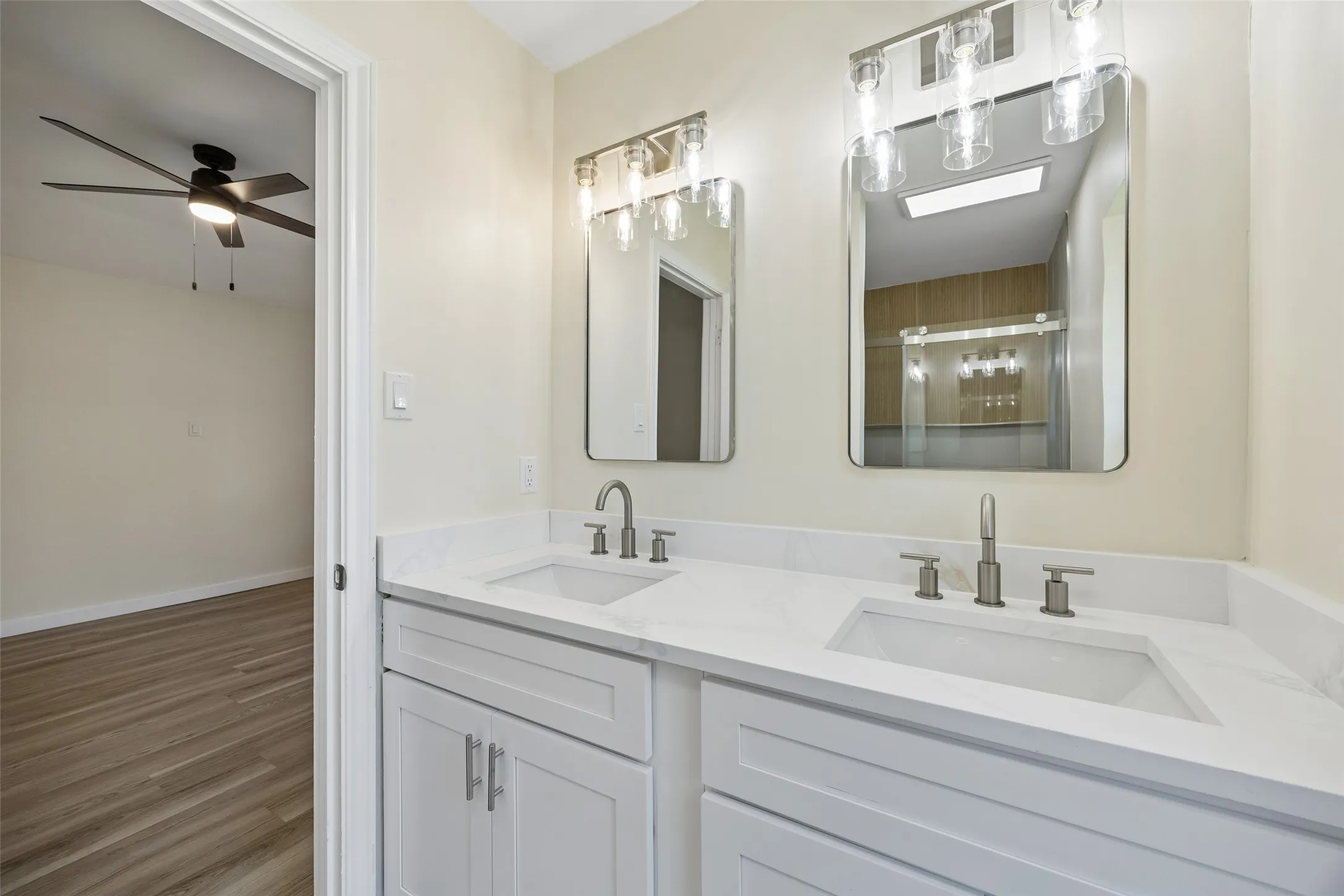 Single Family Residence For Sale in Denton County , 2035 Sancerre Lane, Carrollton, Texas 75007, 4 Bedroom, 2 Bathroom, 2 Garage spaces, 1,646 Sqft, built in 1983, mls#21266650, Real Estate Agent in Carrollton, Homes For Sale in Denton county, Homes For Sale in Carrollton, Realtor in Carrollton Texas, Real Estate Brokerage Independent Realty Texas, Luminita Cordes Realtor