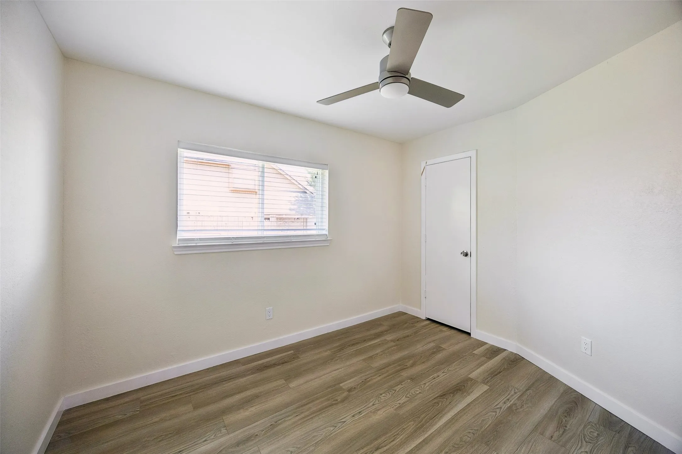 Single Family Residence For Sale in Denton County , 2035 Sancerre Lane, Carrollton, Texas 75007, 4 Bedroom, 2 Bathroom, 2 Garage spaces, 1,646 Sqft, built in 1983, mls#21266650, Real Estate Agent in Carrollton, Homes For Sale in Denton county, Homes For Sale in Carrollton, Realtor in Carrollton Texas, Real Estate Brokerage Independent Realty Texas, Luminita Cordes Realtor