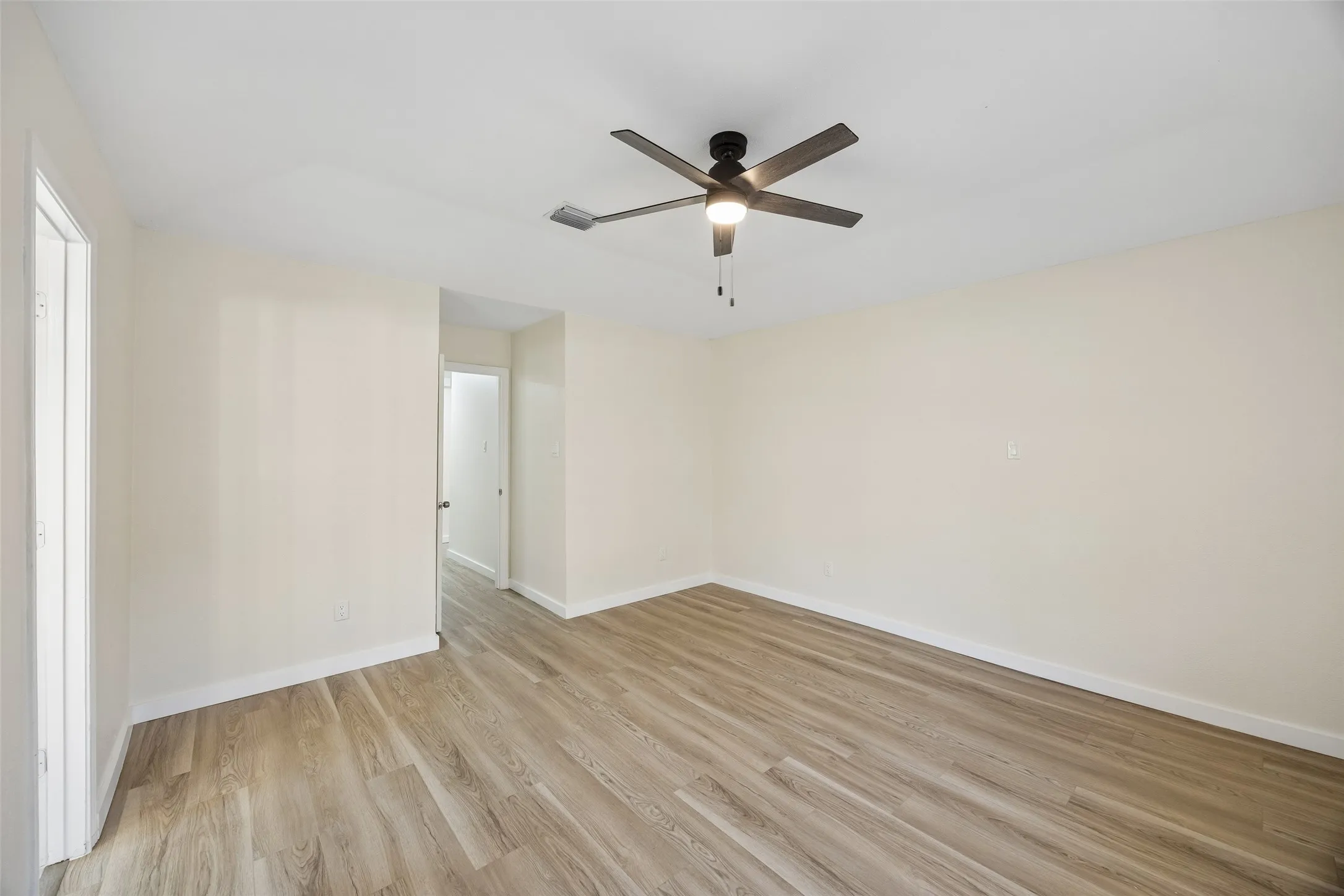 Single Family Residence For Sale in Denton County , 2035 Sancerre Lane, Carrollton, Texas 75007, 4 Bedroom, 2 Bathroom, 2 Garage spaces, 1,646 Sqft, built in 1983, mls#21266650, Real Estate Agent in Carrollton, Homes For Sale in Denton county, Homes For Sale in Carrollton, Realtor in Carrollton Texas, Real Estate Brokerage Independent Realty Texas, Luminita Cordes Realtor