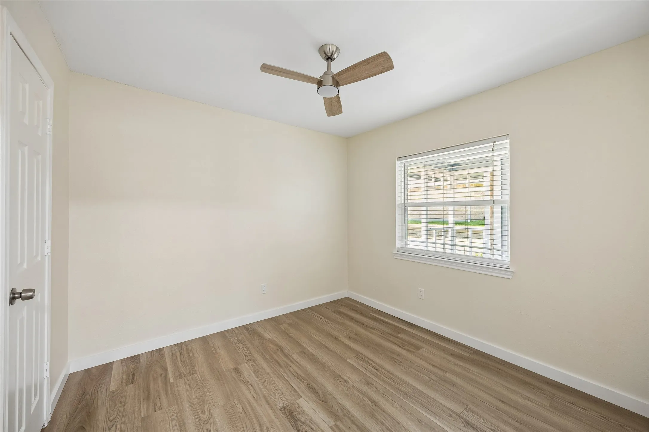 Single Family Residence For Sale in Denton County , 2035 Sancerre Lane, Carrollton, Texas 75007, 4 Bedroom, 2 Bathroom, 2 Garage spaces, 1,646 Sqft, built in 1983, mls#21266650, Real Estate Agent in Carrollton, Homes For Sale in Denton county, Homes For Sale in Carrollton, Realtor in Carrollton Texas, Real Estate Brokerage Independent Realty Texas, Luminita Cordes Realtor